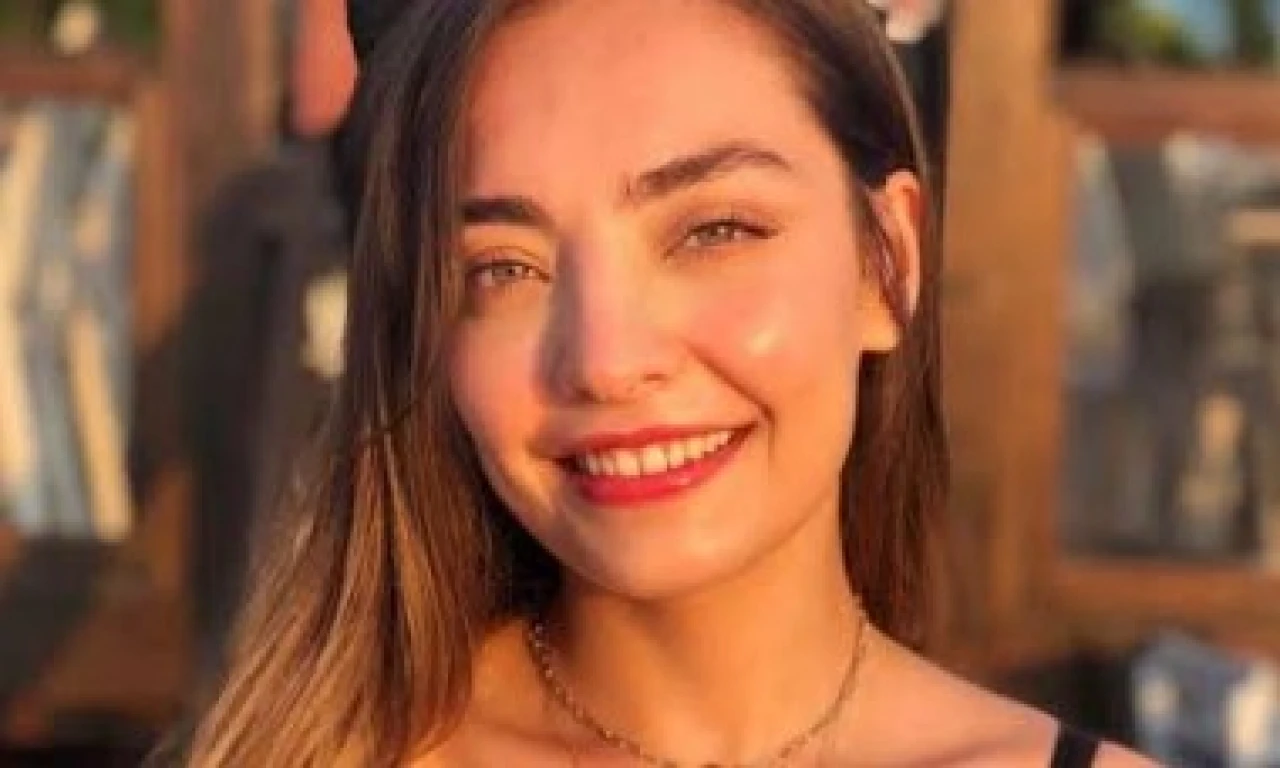 Zeynep Tuğçe Bayat Kimdir, Eşi Kim? Kiminle Evli, Çocuğu Var mı, Ne İş Yapıyor? Hayatı ve Biyografisi