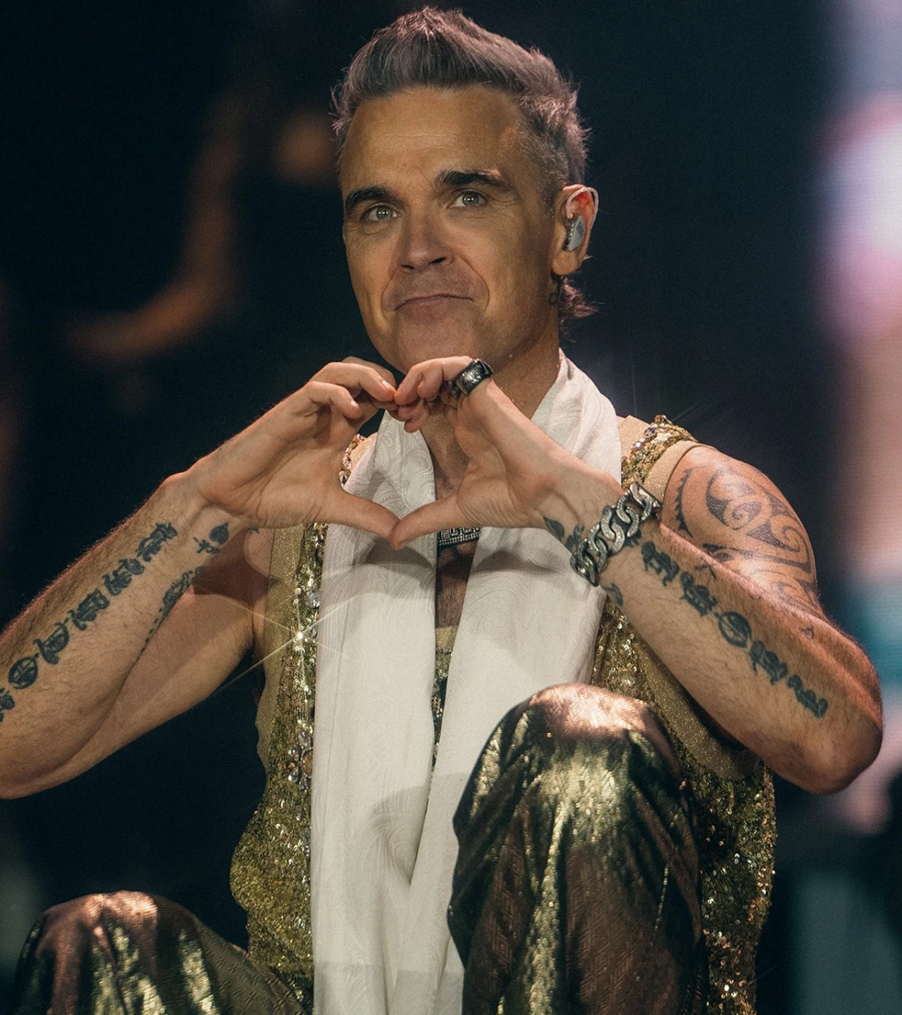 Dünyaca Ünlü Şarkıcı Robbie Williams Kimdir, Kaç Yaşında, Nereli, Eşi Kim?