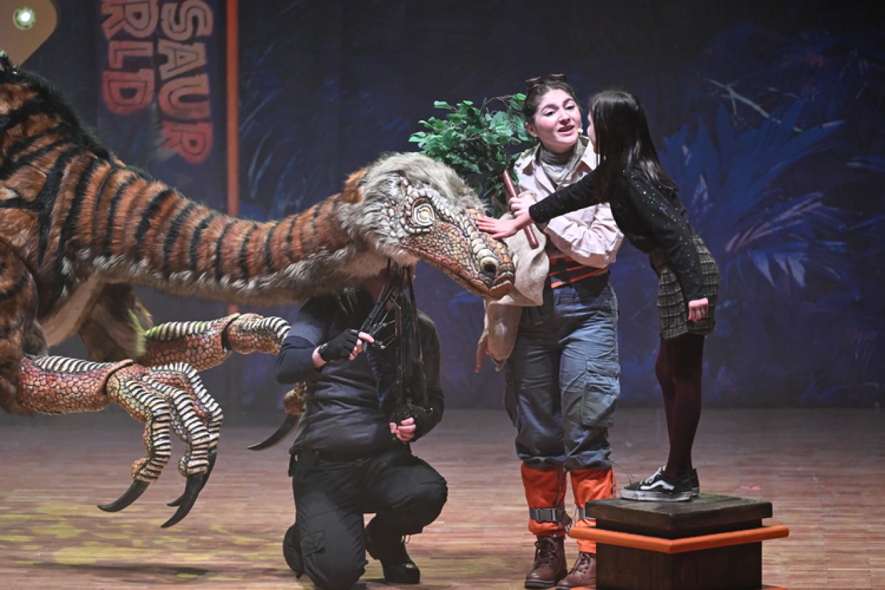 Ankara'da Dinozorlu Tiyatro Gösterisi Büyük İlgi Uyandırdı! Tiyatro Ne Zaman Kadar Devam Edecek?