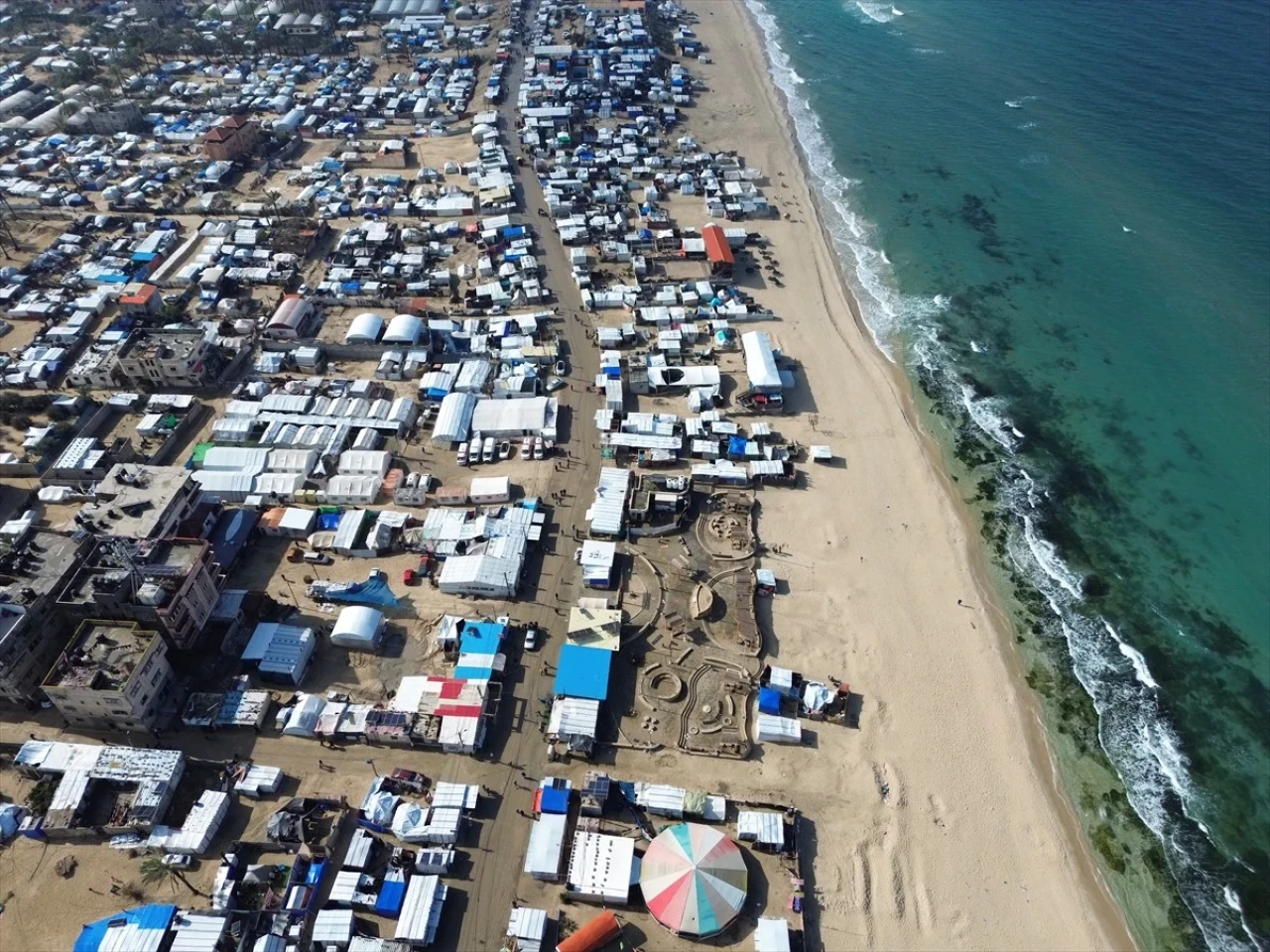 Gazze’de Ateşkes Sonrası Yaşam! Filistinliler Sahildeki Çadırlarda Hayata Tutunuyor!