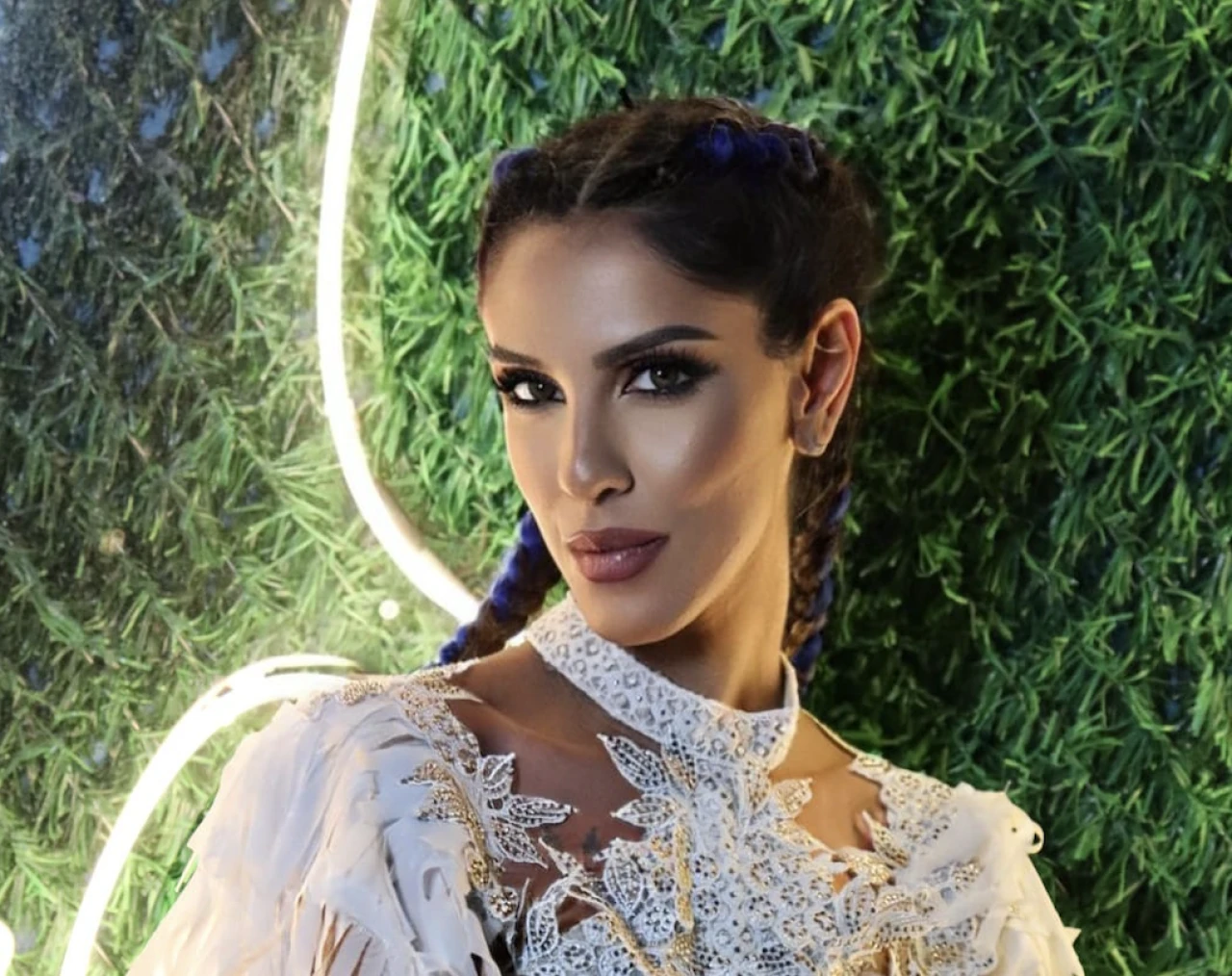 Naz Elibol, İngilizce şarkısıyla uluslararası müzik arenasında yükselişte