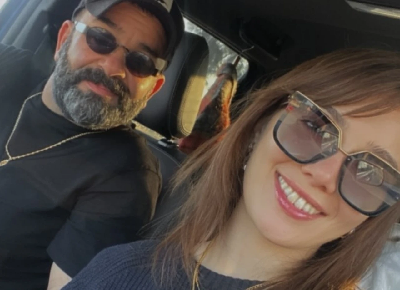 Bülent Şakrak ve Burcu Kirman’ın 22 Yaş Farkına Mizahi Yanıt: “İnsan Bilir Ne Yaşadığını Ya!”