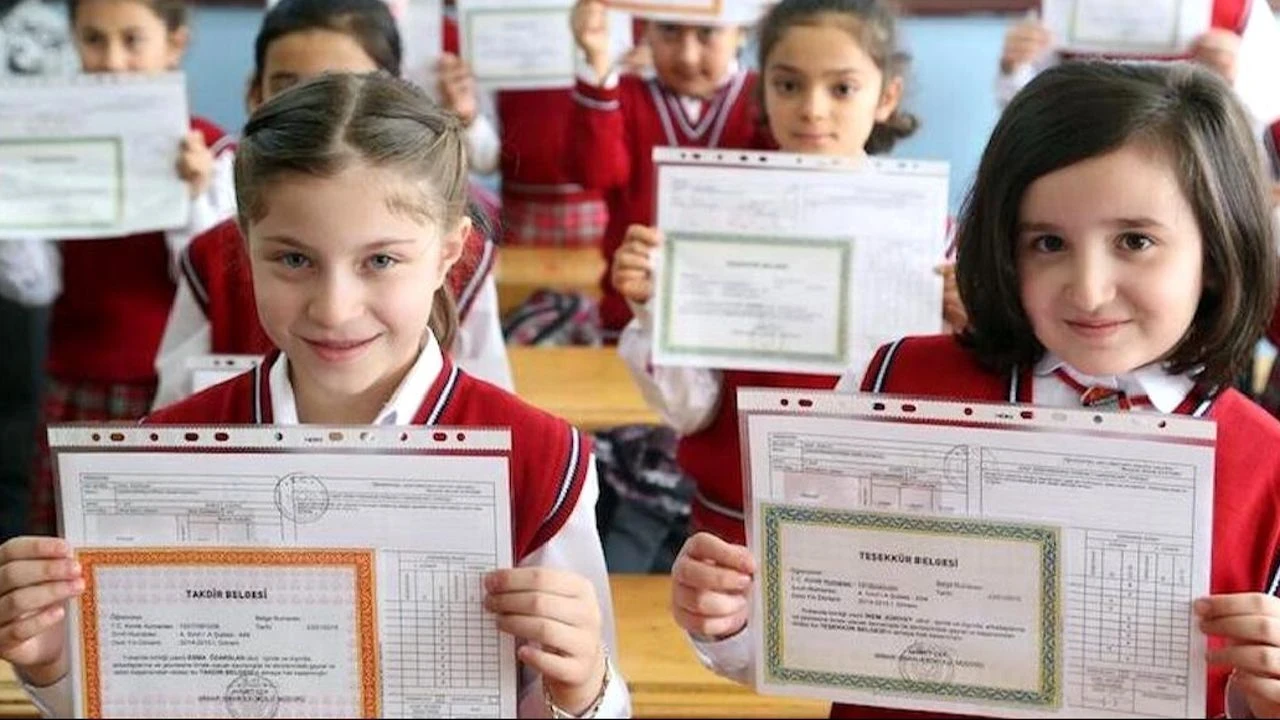 5 Günlük Devamsızlığı Olan Hangi Belgeyi Alabilir, Teşekkür Belgesi İçin Kaç Gün Devamsızlık Gerekir?