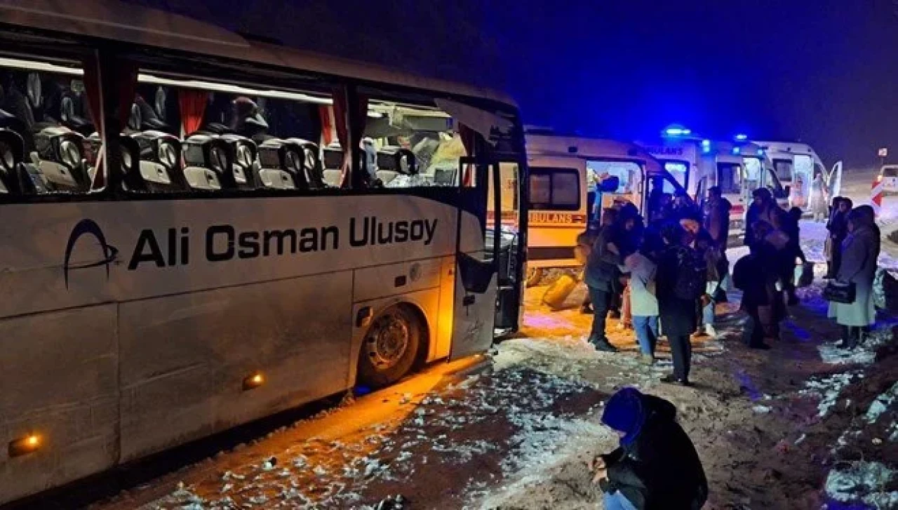 Gümüşhane’de otobüs kazası: 2’si çocuk 14 yaralı