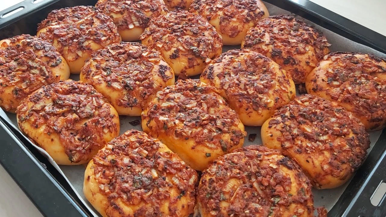 Gelin Görümce Biberli Ekmek Tarifi Nasıl Yapılır, İçine Konan Malzemelerin Listesi!