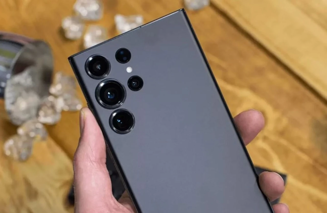 Samsung Galaxy S26’nın Hızlı Şarj Sürprizi! 65W Desteği ile Daha Hızlı Şarj ve Daha Uzun Pil Ömrü Geliyor!