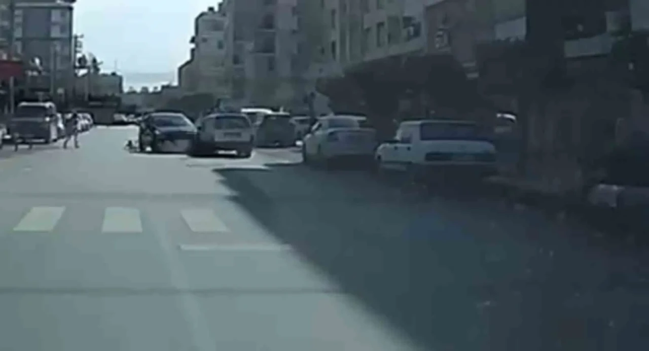 Anlık refleksle hayat kurtardı ama kendi canını tehlikeye attı!