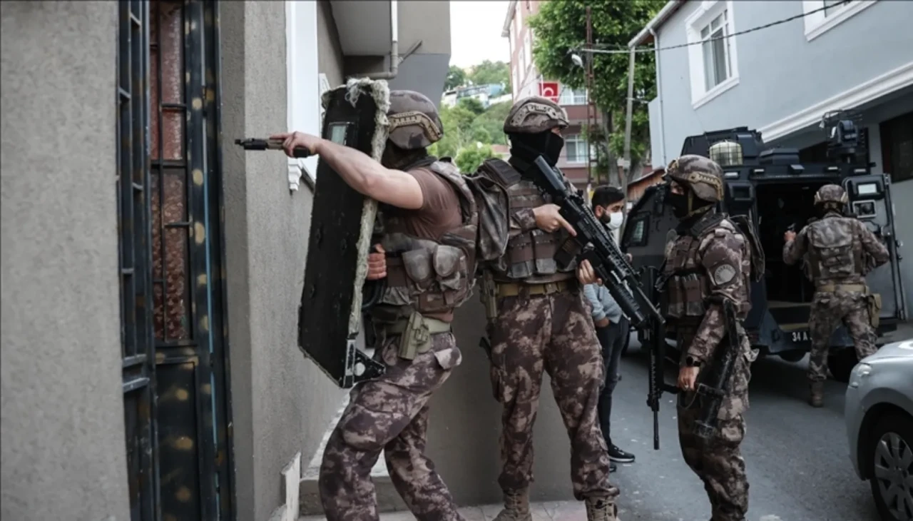 Terör örgütü DEAŞ operasyonunda 13 zanlı gözaltına alındı!