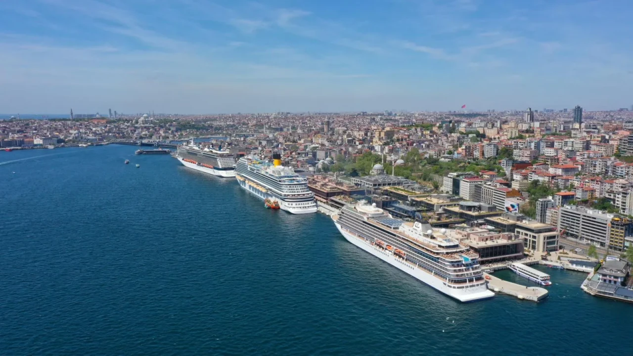 Kruvaziyer turizminde rekor: İstanbul, 8 ayda 410 bini aşkın yolcu ağırladı