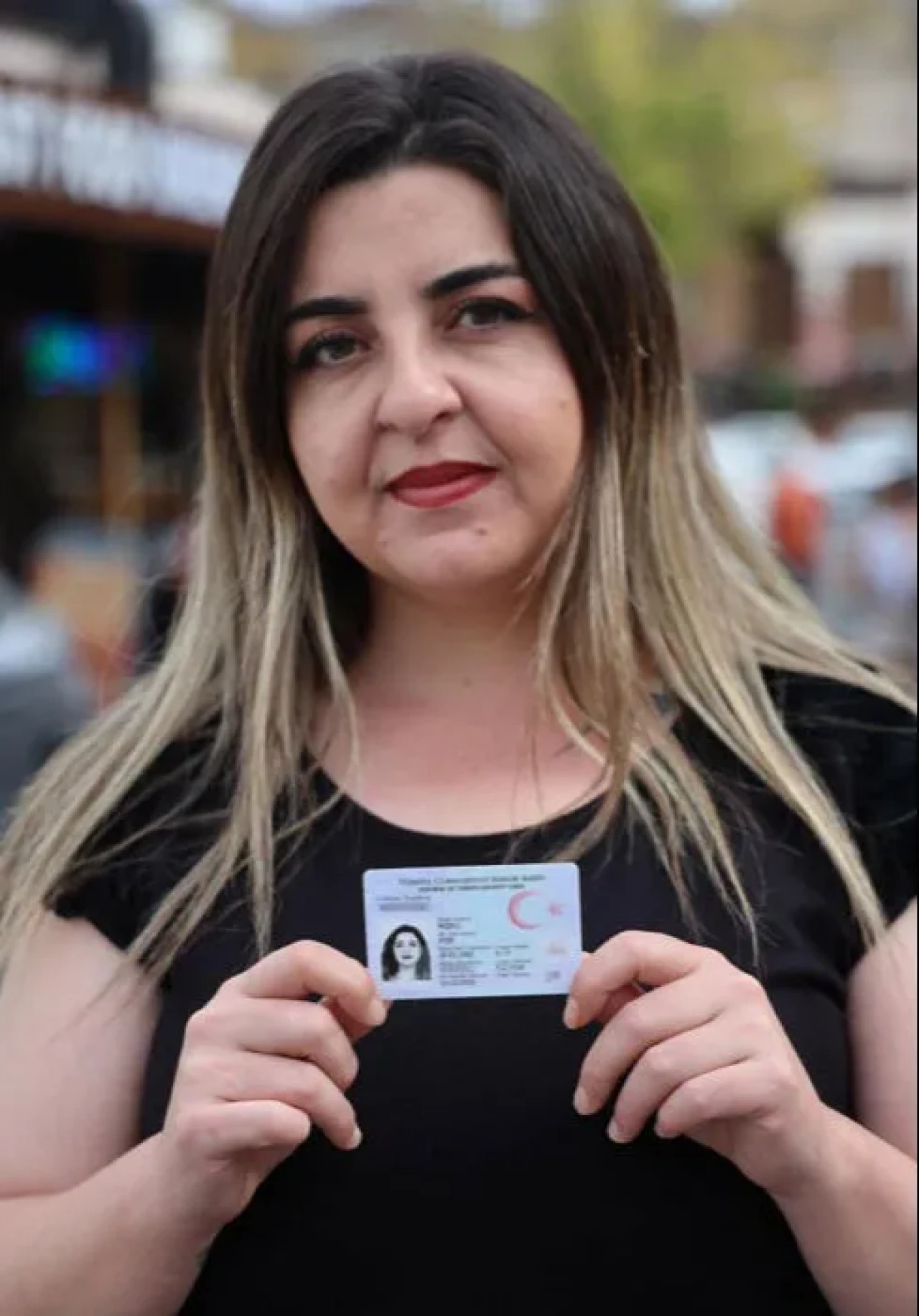 Ailesini ararken kendi mezarını buldu yıllar sonra gelen hakikat yürekleri dağladı!