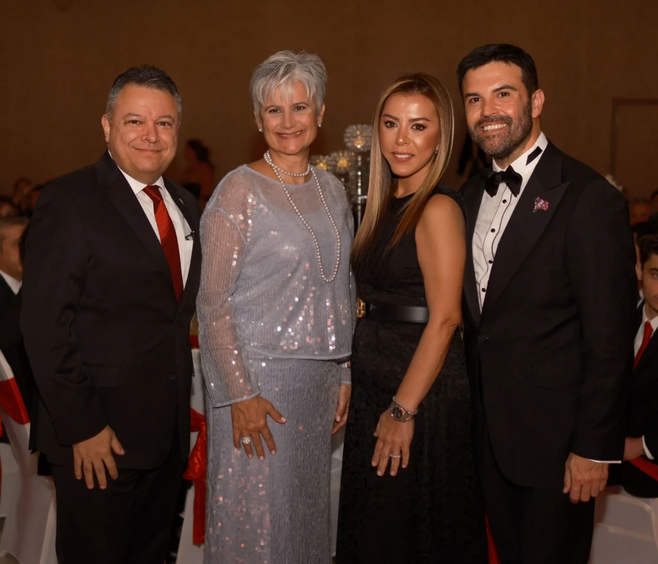 Gülben Ergen ve İsmail Özkan New Jersey'i salladı: Cumhuriyet Balosu'ndan yankılanan 102 yıllık coşku