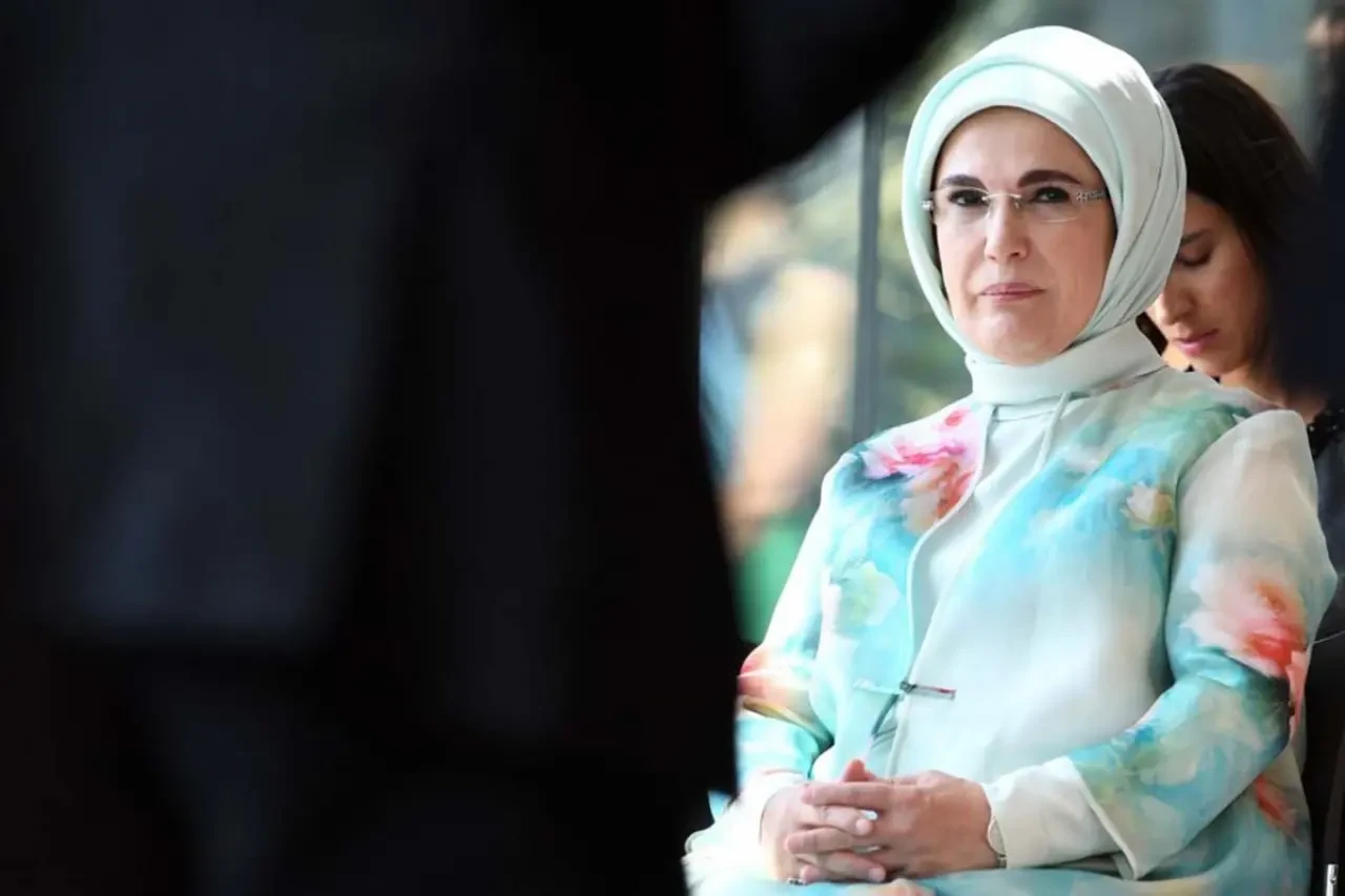Emine Erdoğan: 'Dünyanın yükünü hafifleten her adım farkındalıkla atılır'