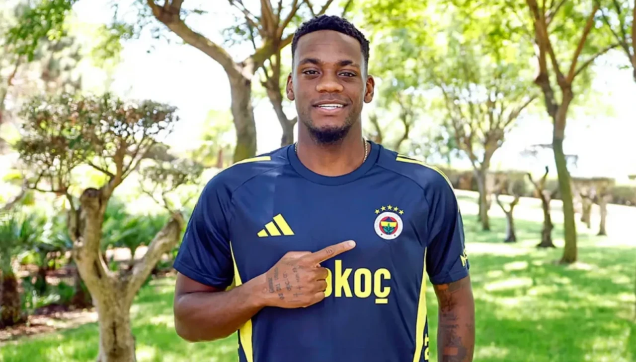 Fenerbahçe’de Jhon Duran alarmı: Yönetim menajerini İstanbul’a çağırdı!