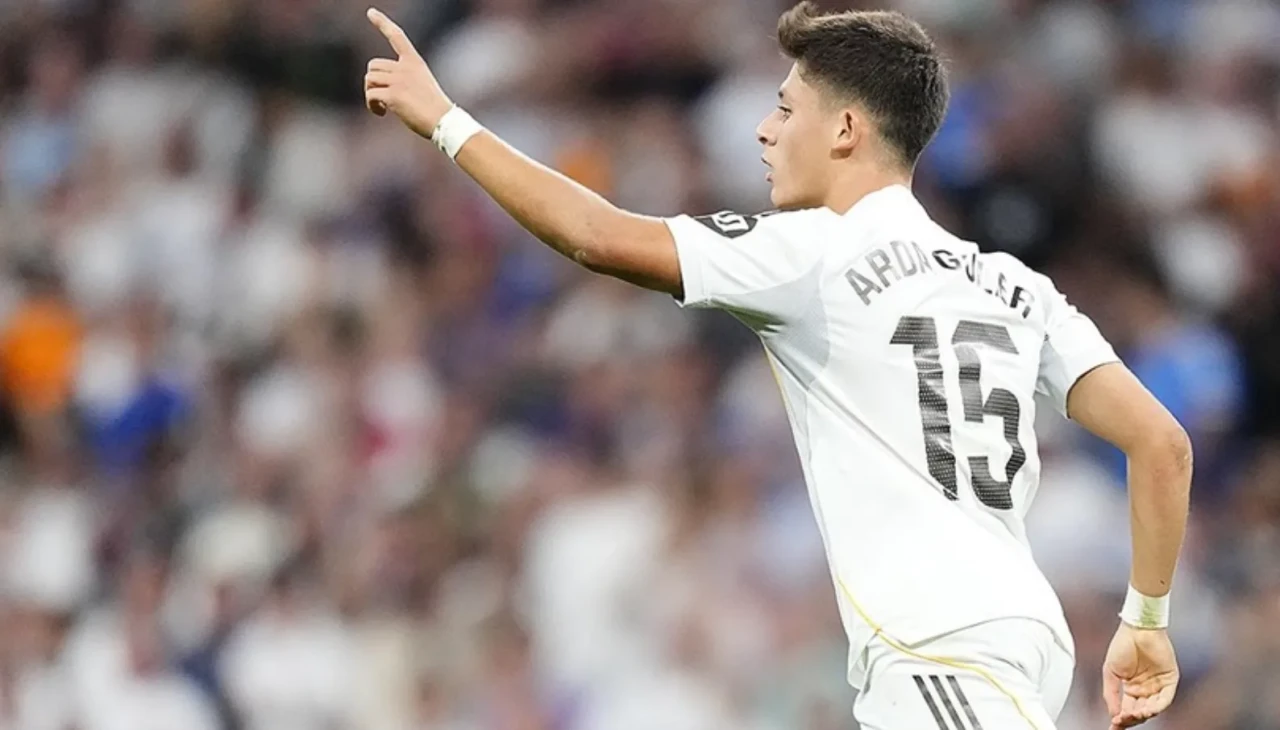 Arda Güler parlıyor: Real Madrid'de ayın futbolcusu seçildi.