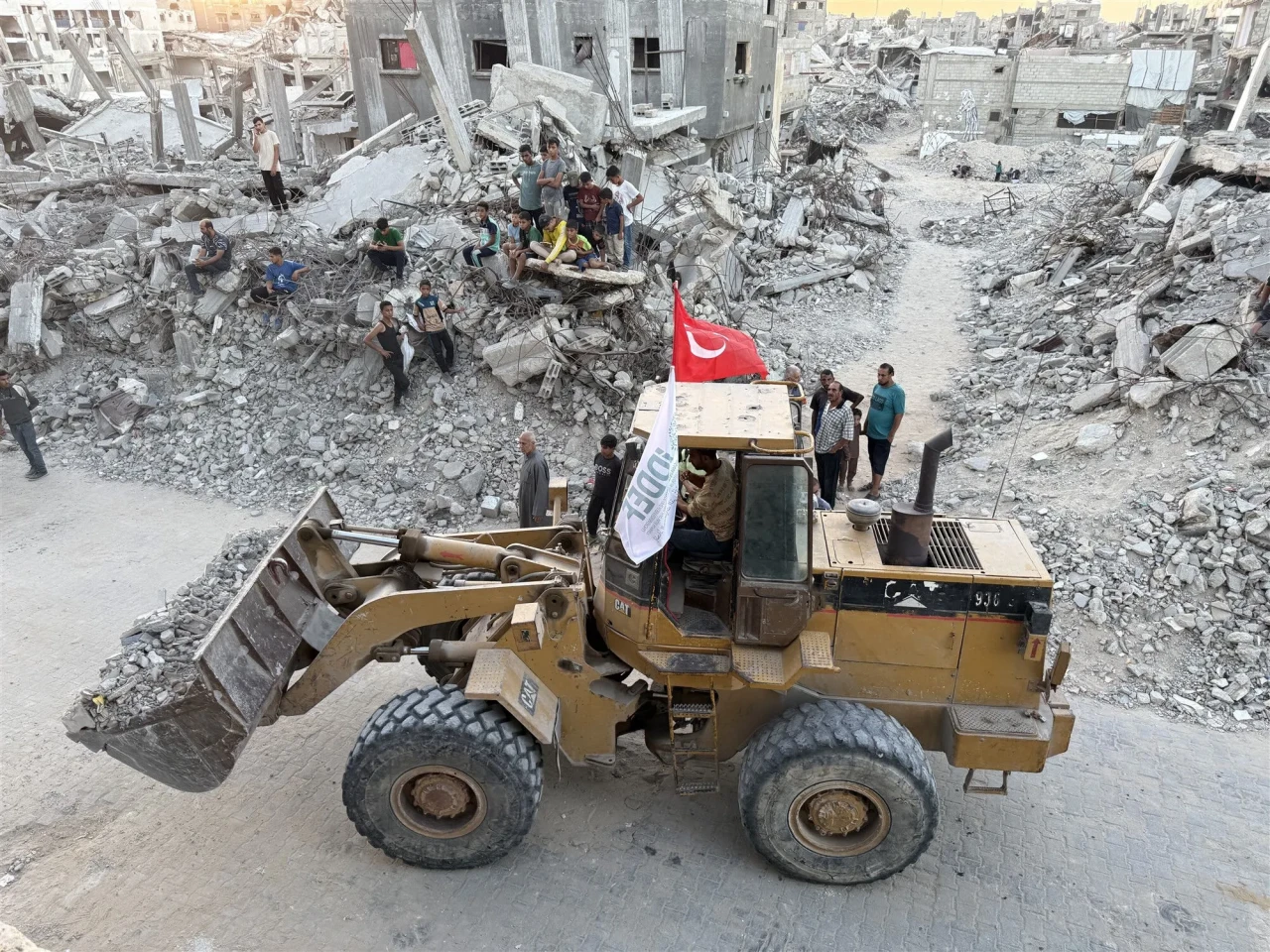 Türkiye sahada! Gazze'de enkaz kalkıyor, umut yükseliyor