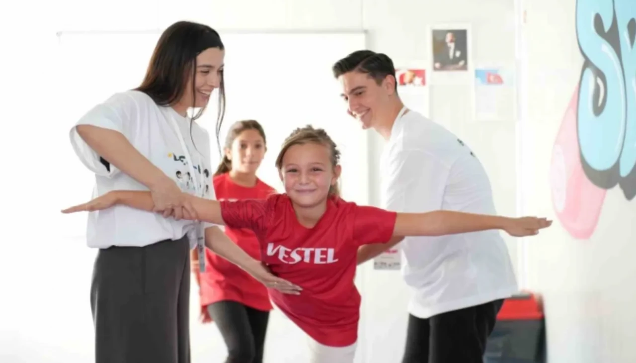 Deprem bölgesinde umut sporla yeşeriyor: Milli jimnastikçiler çocuklarla buluştu