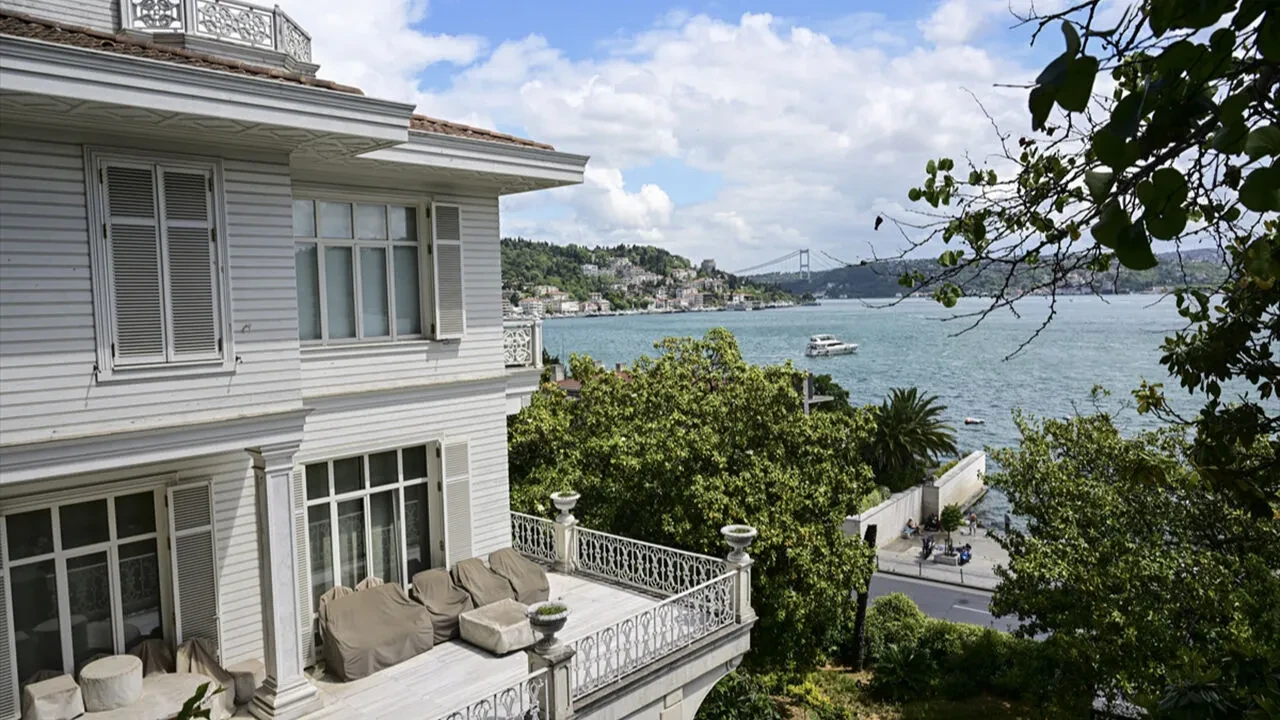 1,1 milyar TL’lik satış: FETÖ firarisinin lüks yalısı nihayet satıldı!