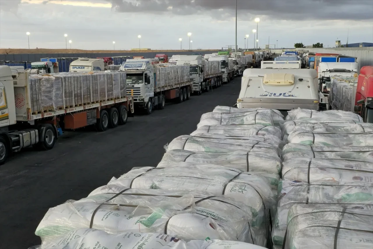 Gazze’ye yardım koridoru açıldı: Refah Kapısı yeniden hareketlendi