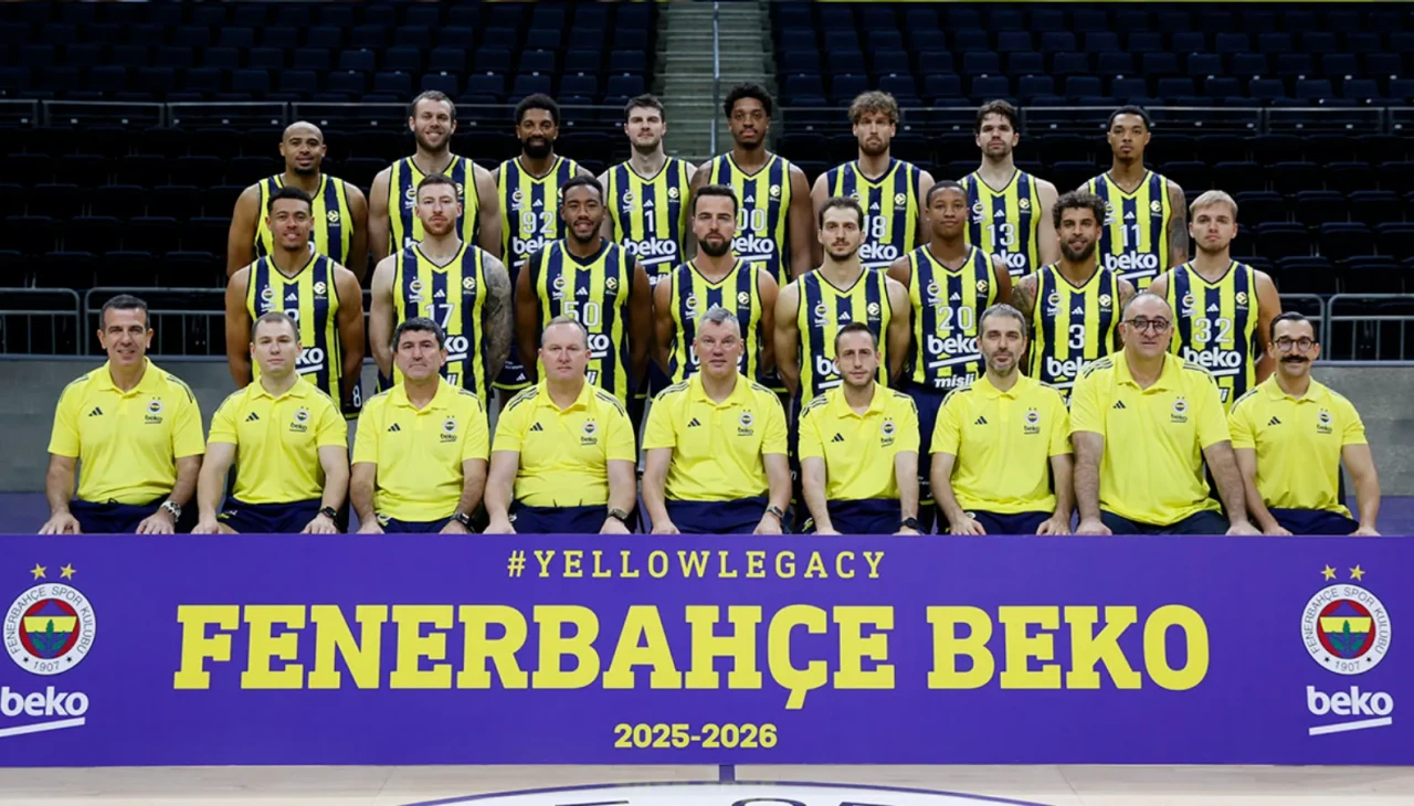 Triple Crown'lu Fenerbahçe Beko, Paris Basketbol karşısında yeni sezona başlıyor