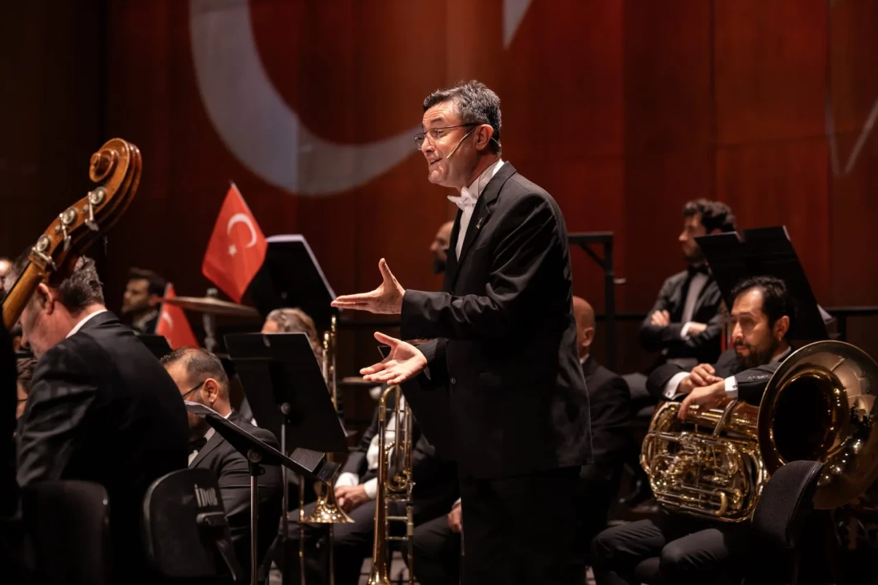 Cumhuriyet’in 102. yılında 'Bir Ulus Uyanıyor' konseri AKM’de sahnelendi