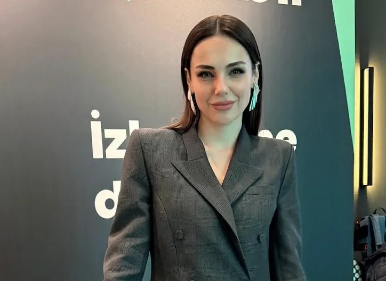 Ünlüler geçidinde yapay zeka tartışması: Yağmur Tanrısevsin'den sektöre 'verimli kullanın' uyarısı!