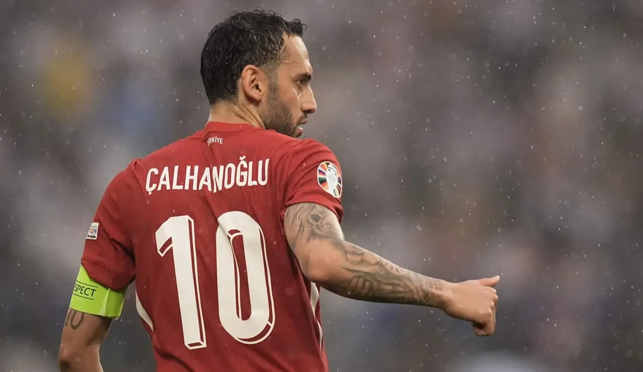 'Fenerbahçe mi Galatasaray mı?' sorusuna nokta koydu: Hakan Çalhanoğlu’ndan net açıklama!