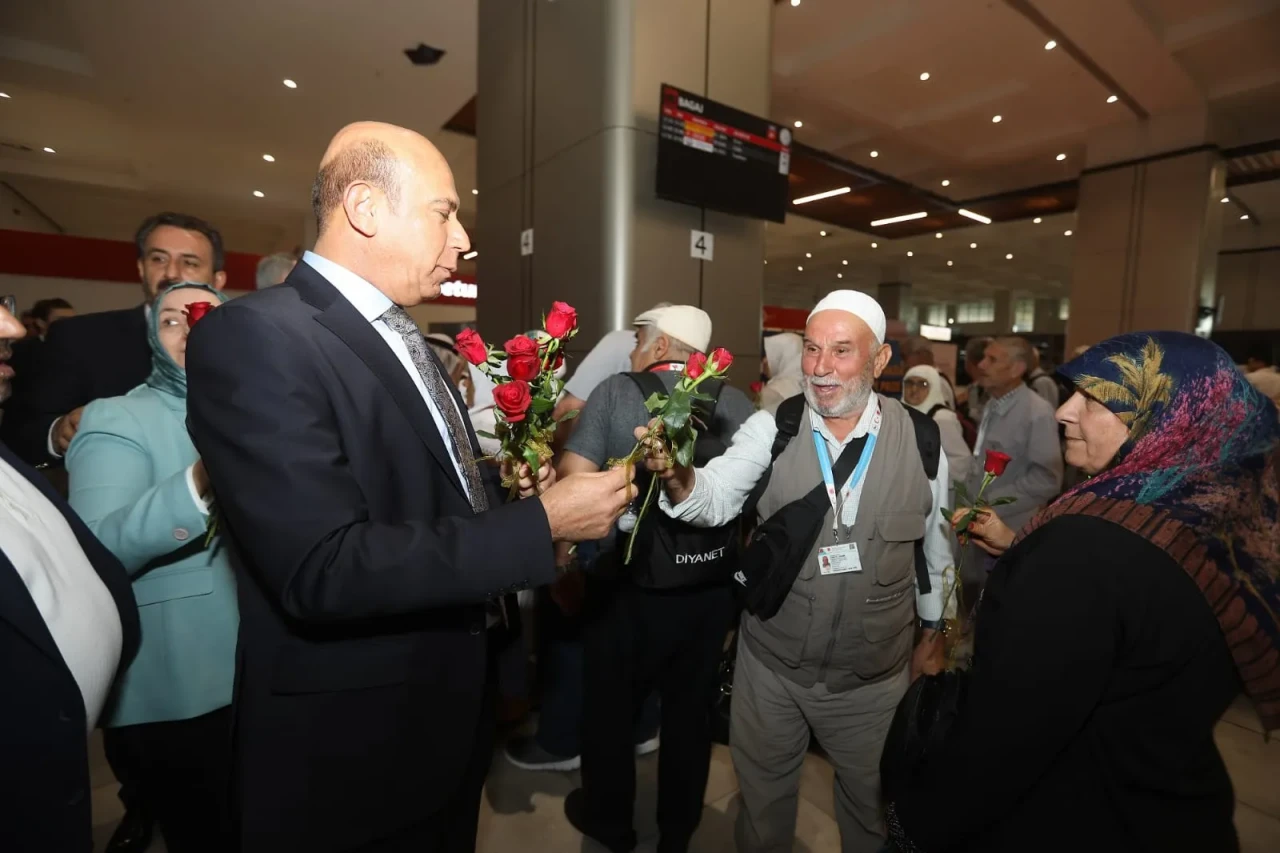 Gaziantep Büyükşehir Belediyesi’nin ilk umre kafilesi yurda döndü