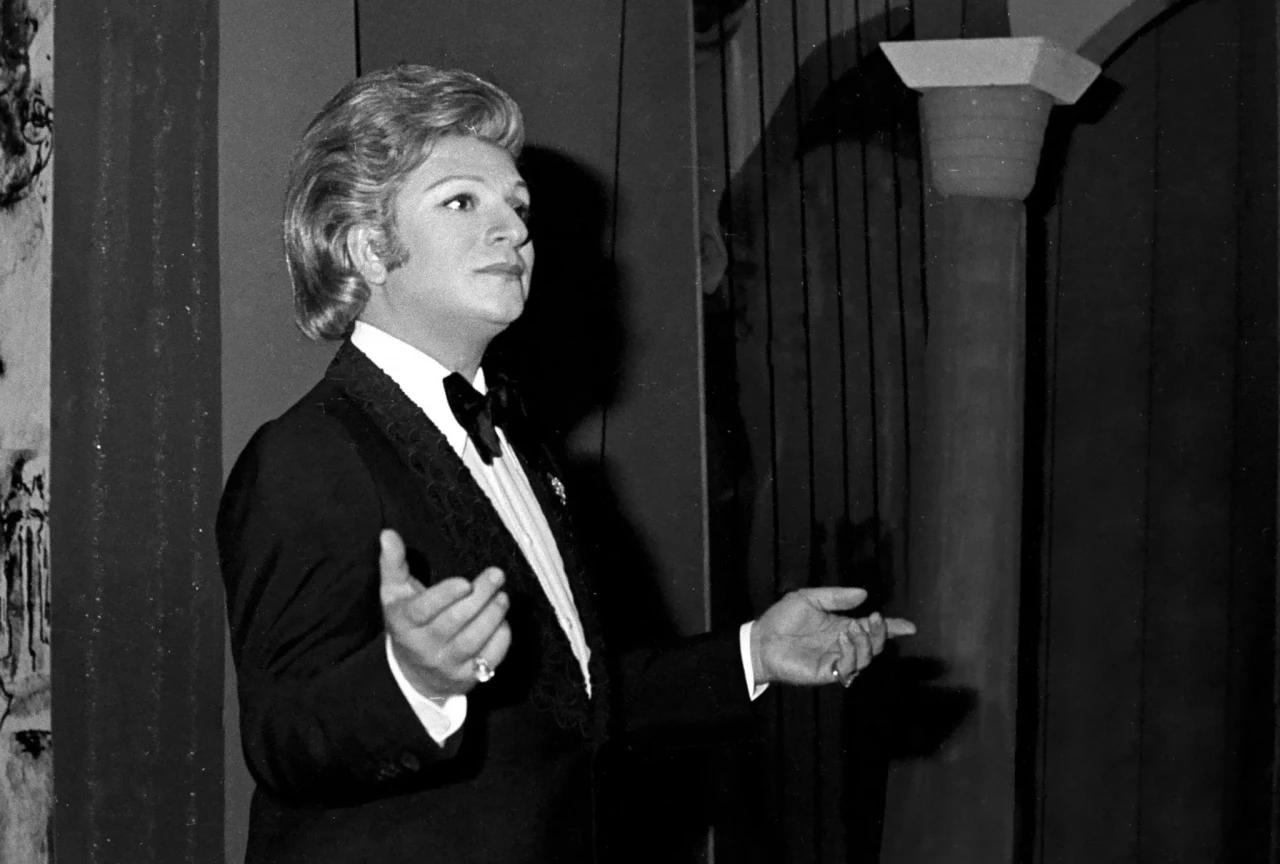 Zeki Müren filmi gösterime girmeden yasaklandı: Flaş bellek mahkemeye teslim edildi