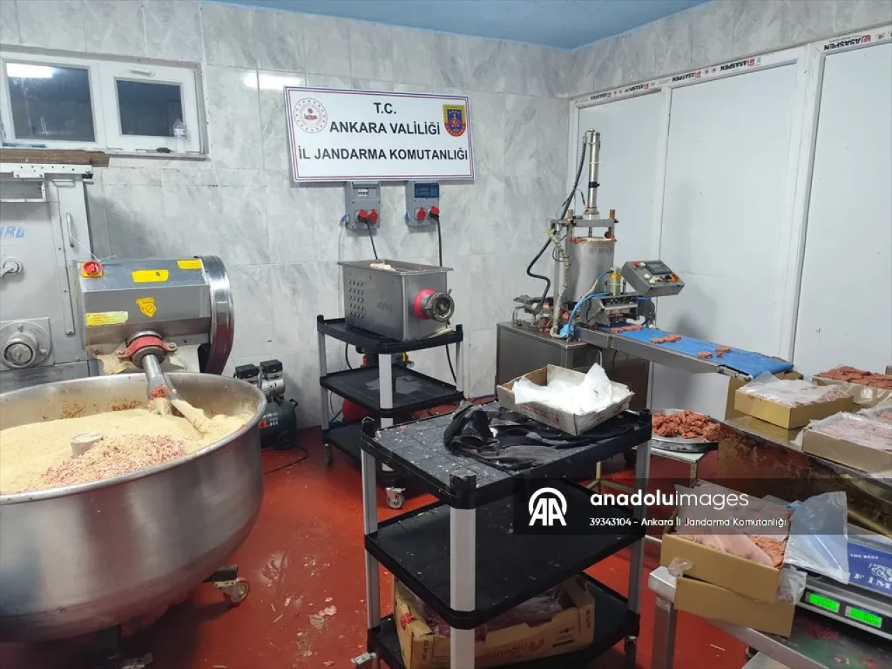 Başkentte bozuk et operasyonu: 17 ton bozuk et ele geçirildi!