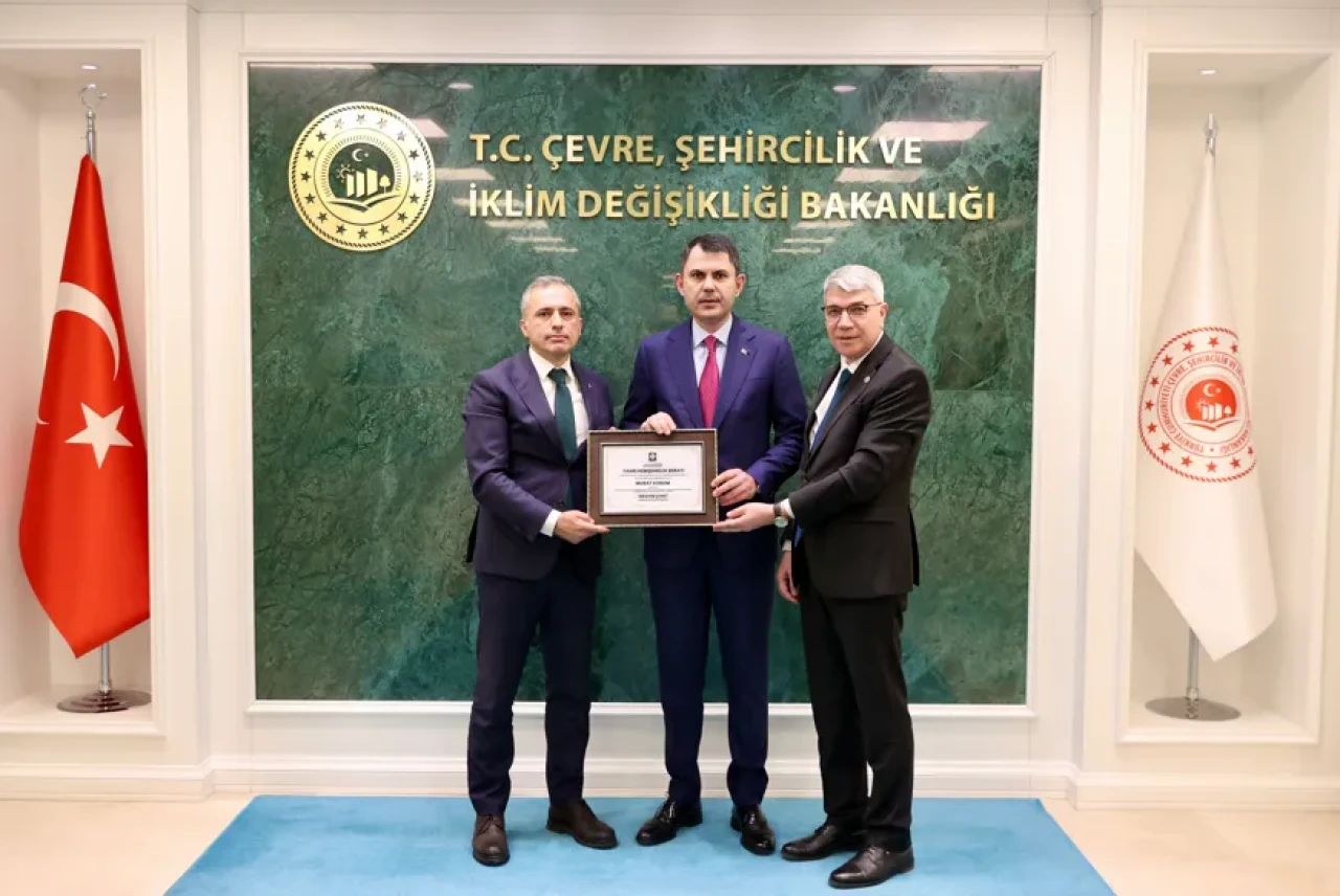 Bakan Murat Kurum’a Osmaniye’den fahri hemşehrilik beratı verildi