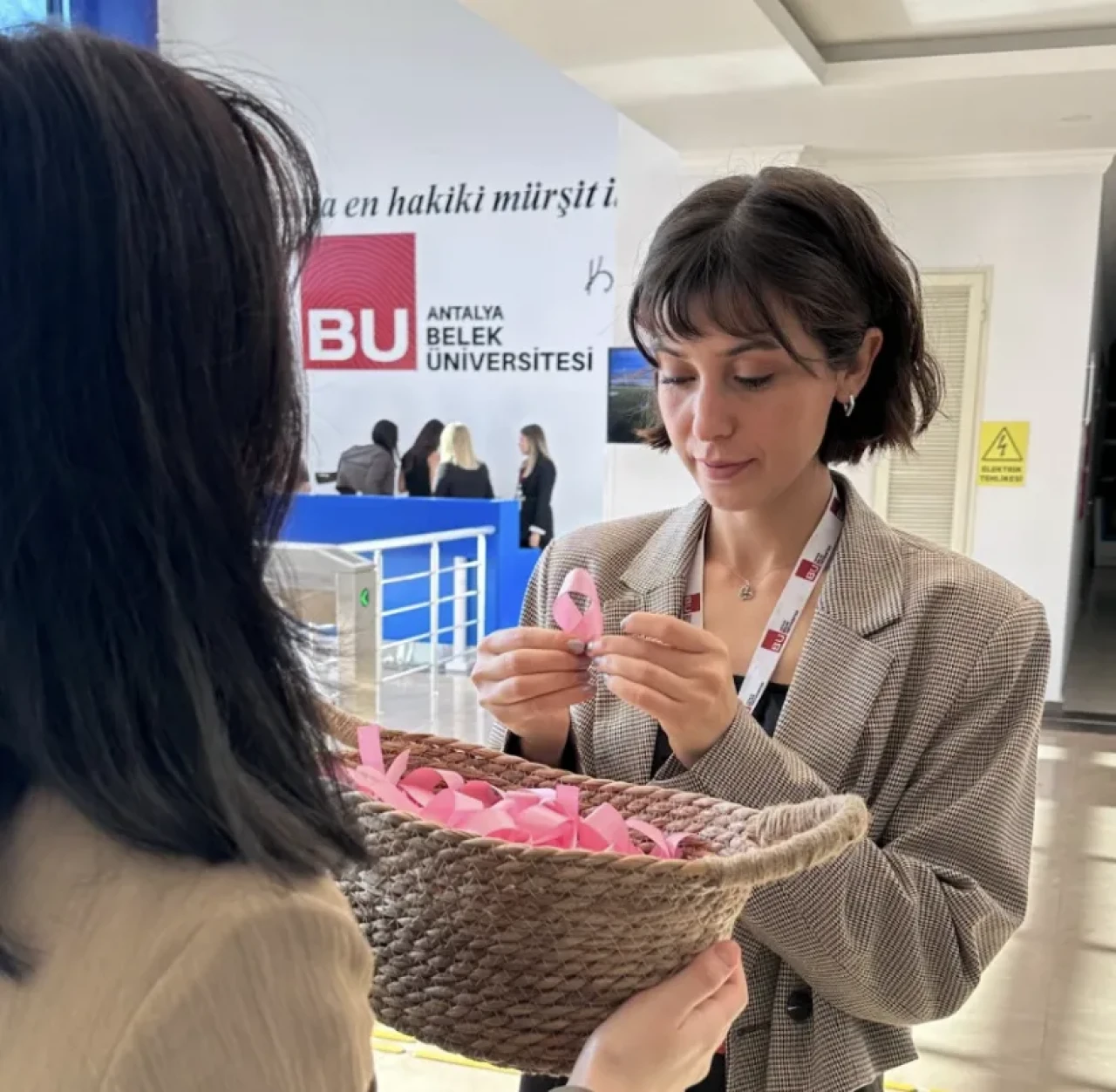 Hayat kurtaran kurdele: Antalya Belek Üniversitesi'nden meme kanserine pembe dikkat!