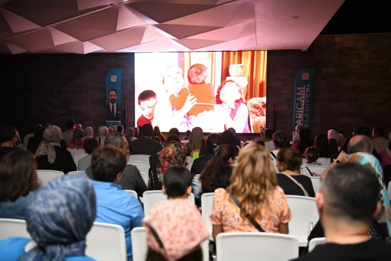 Yeşilçam'ın büyüsü Sarıçam'da yeniden canlanıyor: Sinemaseverler sıraya girdi