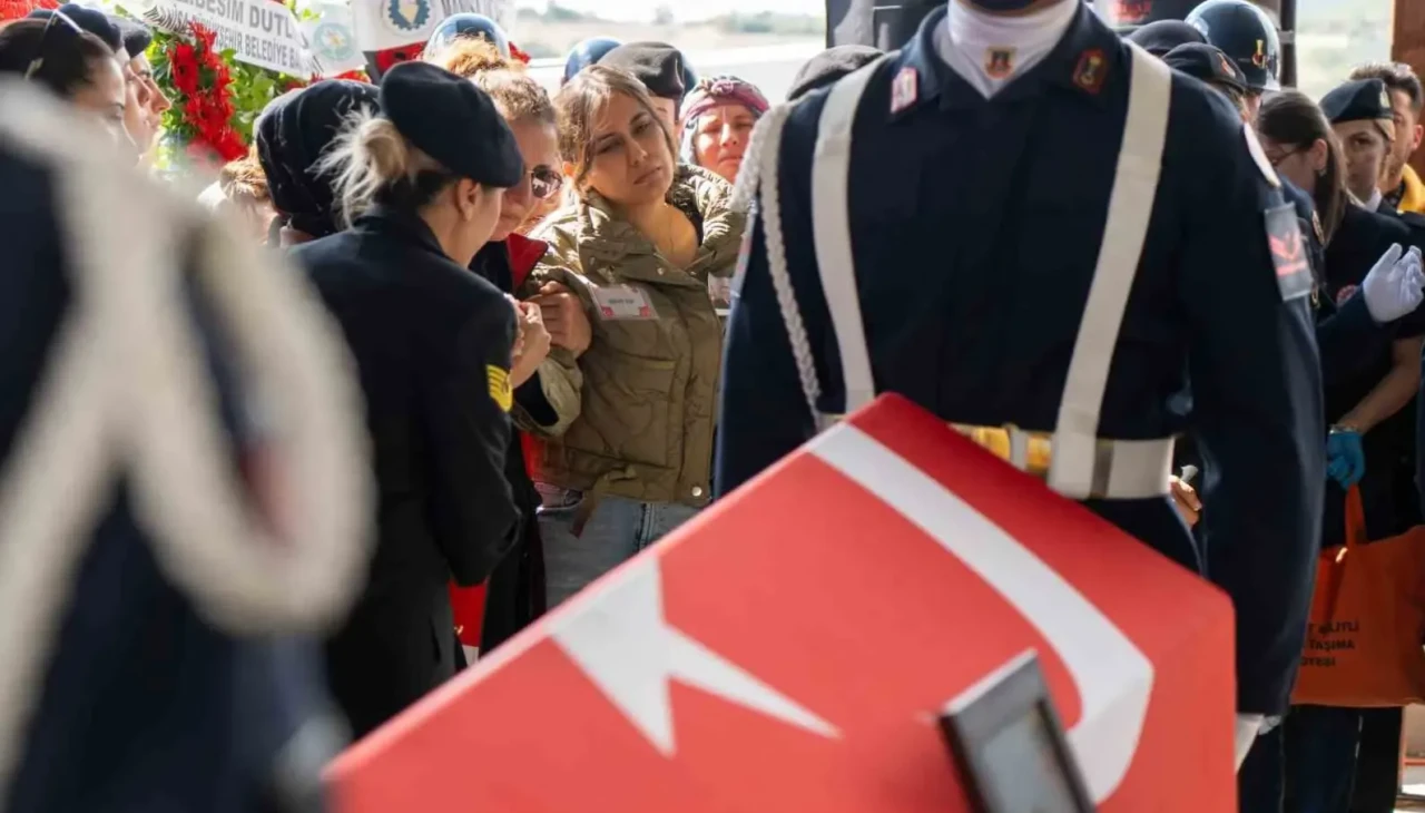 Sakarya’daki kazada şehit olan Astsubay Hakkı Eryılmaz, Manisa’da son yolculuğuna uğurlandı