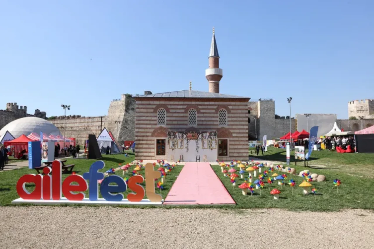Aile Festivali Yedikule Hisarı'nda başladı: Çocuklar ve ebeveynler aynı sahnede buluşuyor