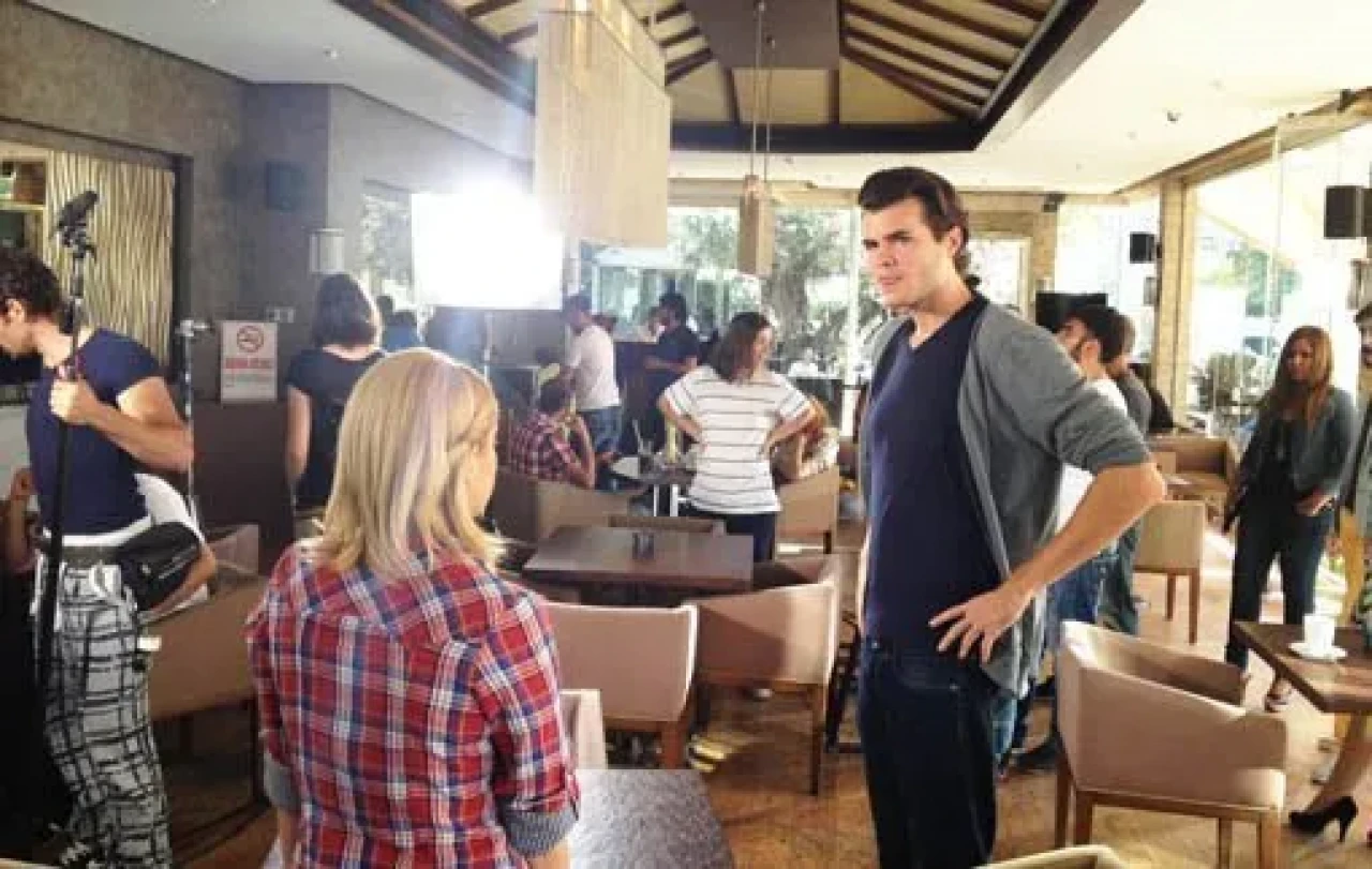 Pis Yedili Dizisi Nerede Çekildi? Oyuncu Kavgası, Mekanlar ve Kamera Arkasındaki Gerilim