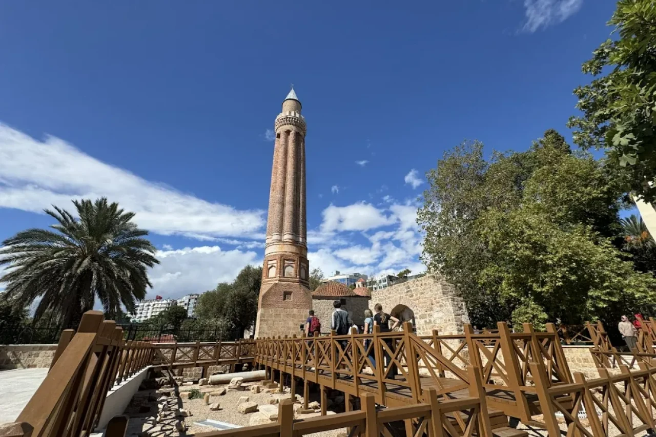 Yivli Minare çevresindeki mezarlar koruma altında