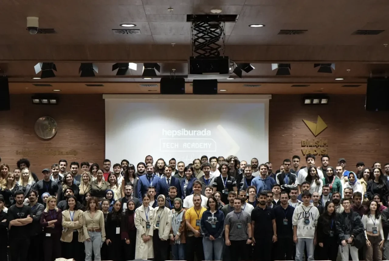 Hepsiburada Tech Academy'den mezun olan gençler teknoloji dünyasına adım attı