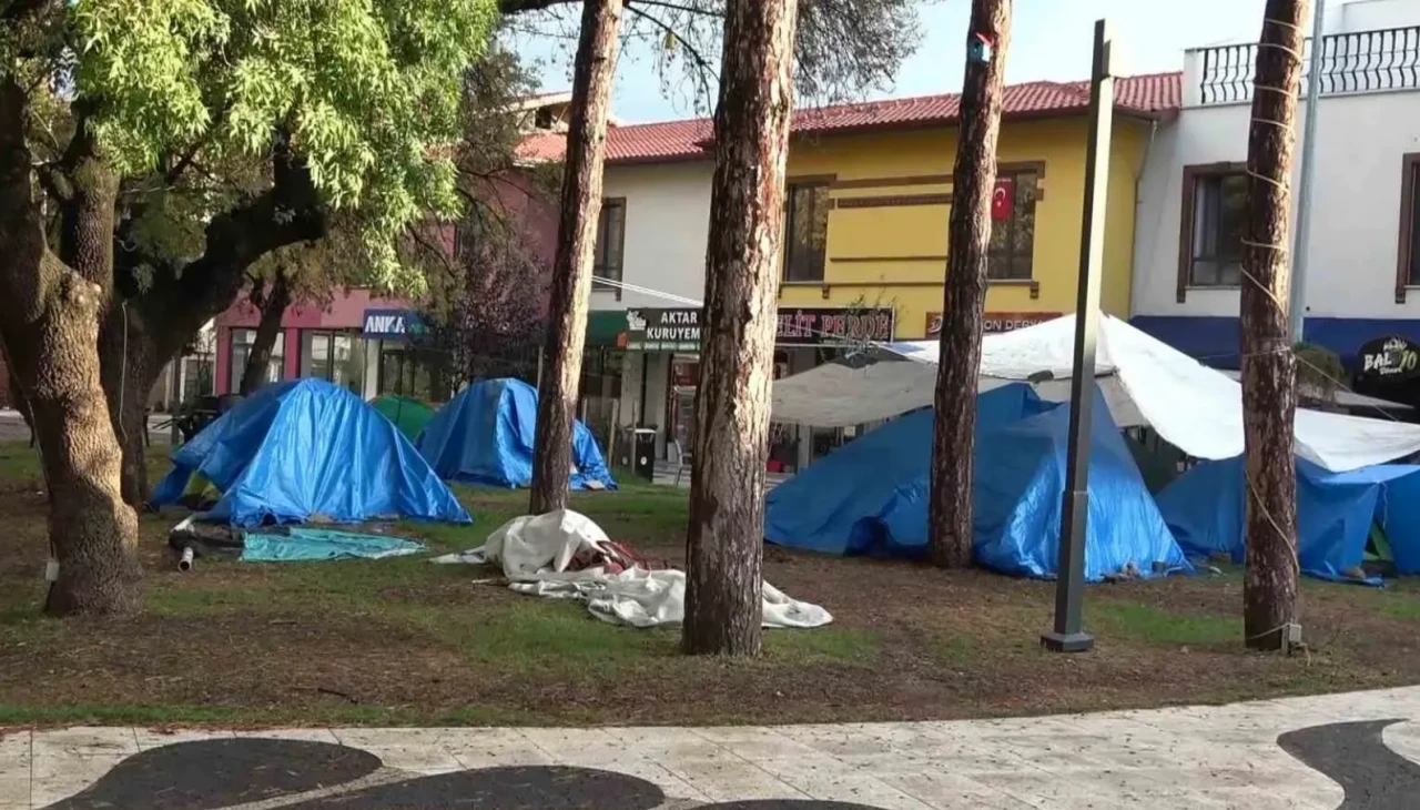 Sındırgı’da 6.1’lik depremin ardından halk geceyi sokakta geçirdi