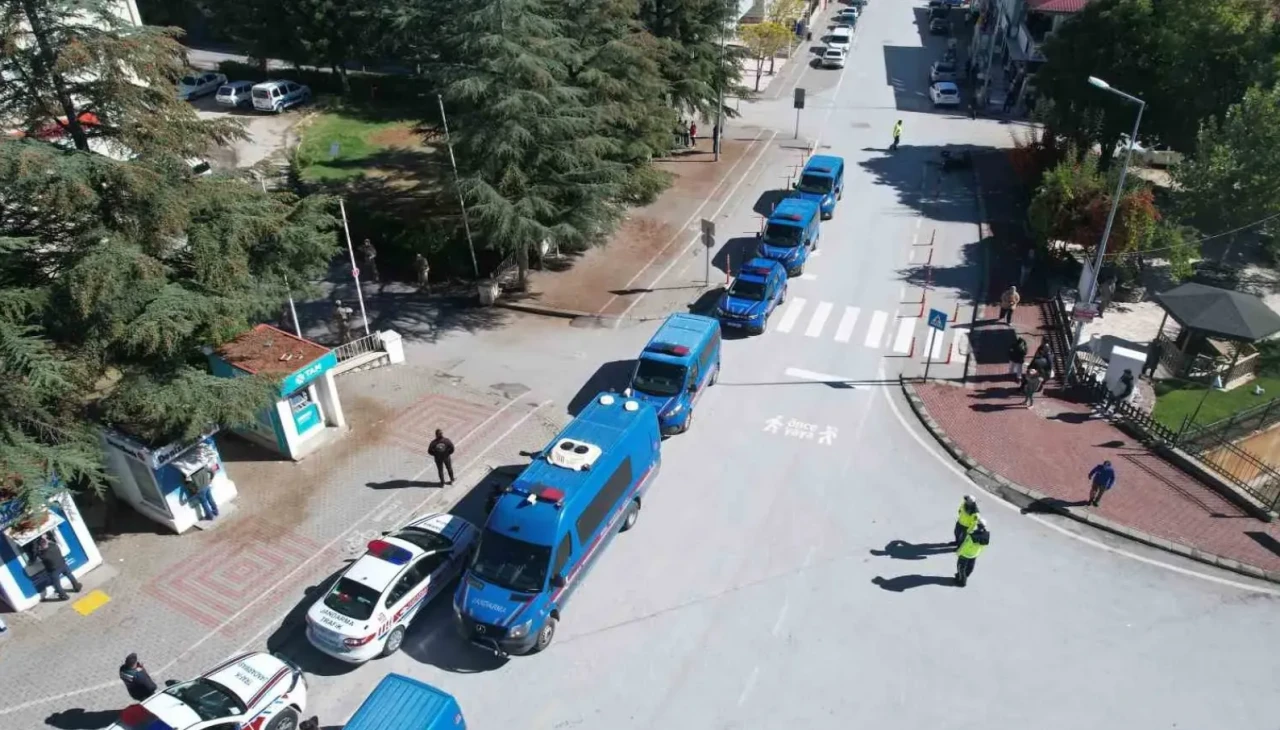 Göçer gibi yaşayıp milyonluk kablo çaldılar:‘Kaçarlar’ şebekesi çökertildi!