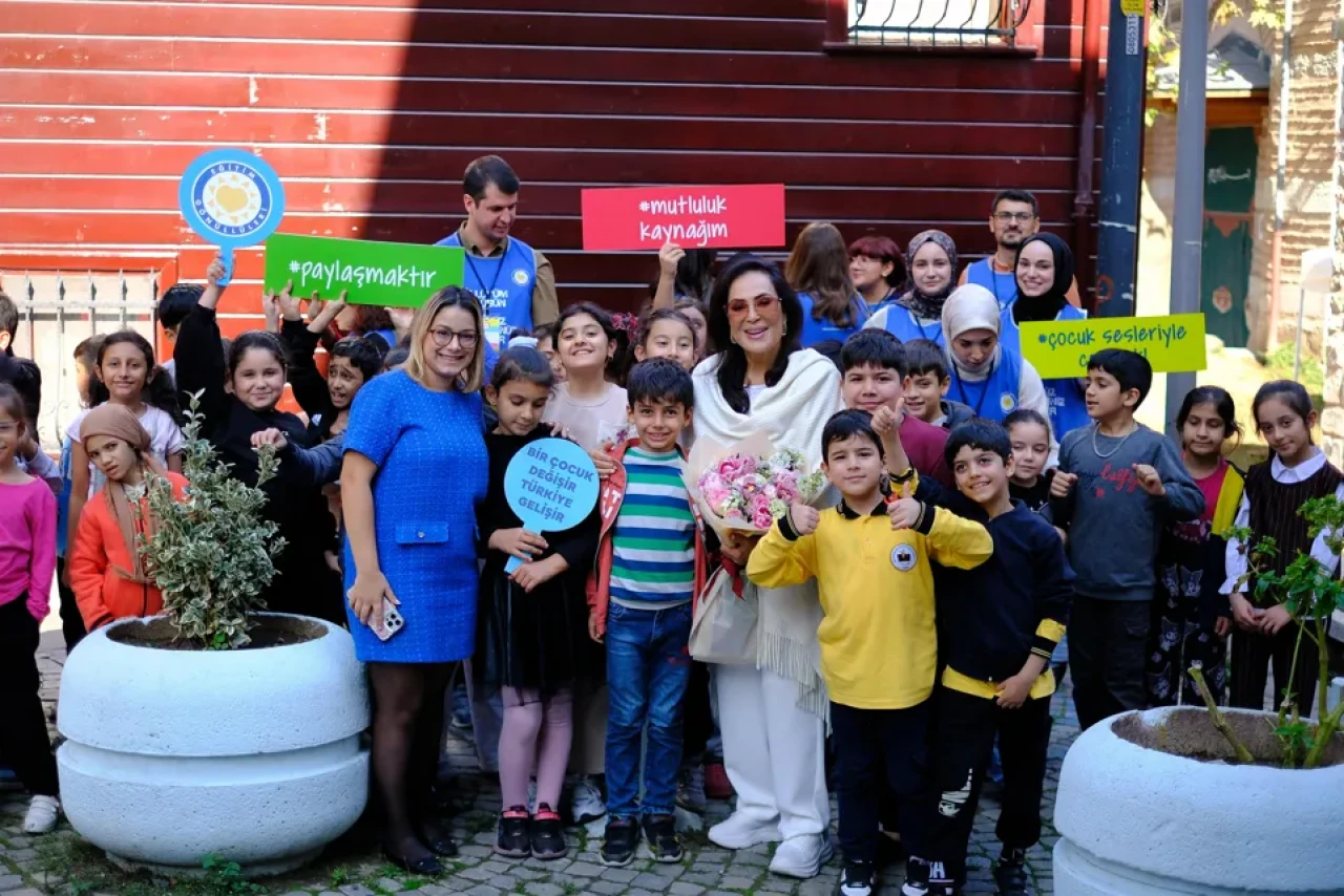 Türkan Şoray TEGV’in 30. yılına anlam kattı: 'Eğitim bir toplumun geleceğini aydınlatan en güçlü ışıktır'