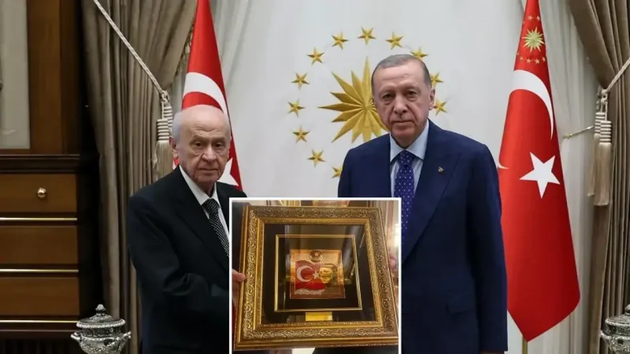 Devlet Bahçeli’den Erdoğan’a Cumhuriyet’in 102. yılına damga vuran hediye