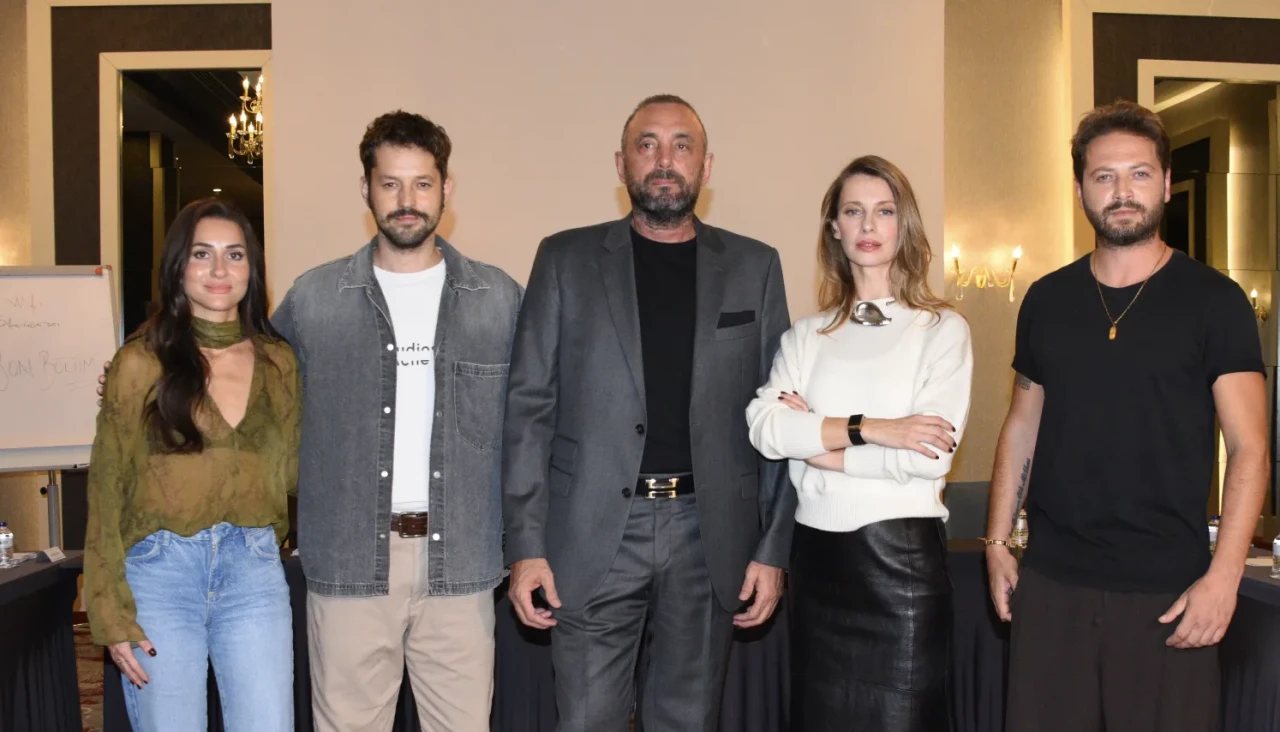 Tuba Ünsal Dikey diziyle geliyor: 1-2 dakikalık 100 bölümle rekor denemesi!