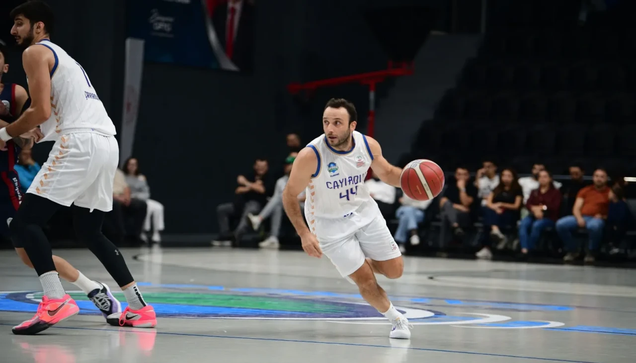 Tribünle bütünleşen takım: Çayırova Belediyesi ligde fark yaratıyor