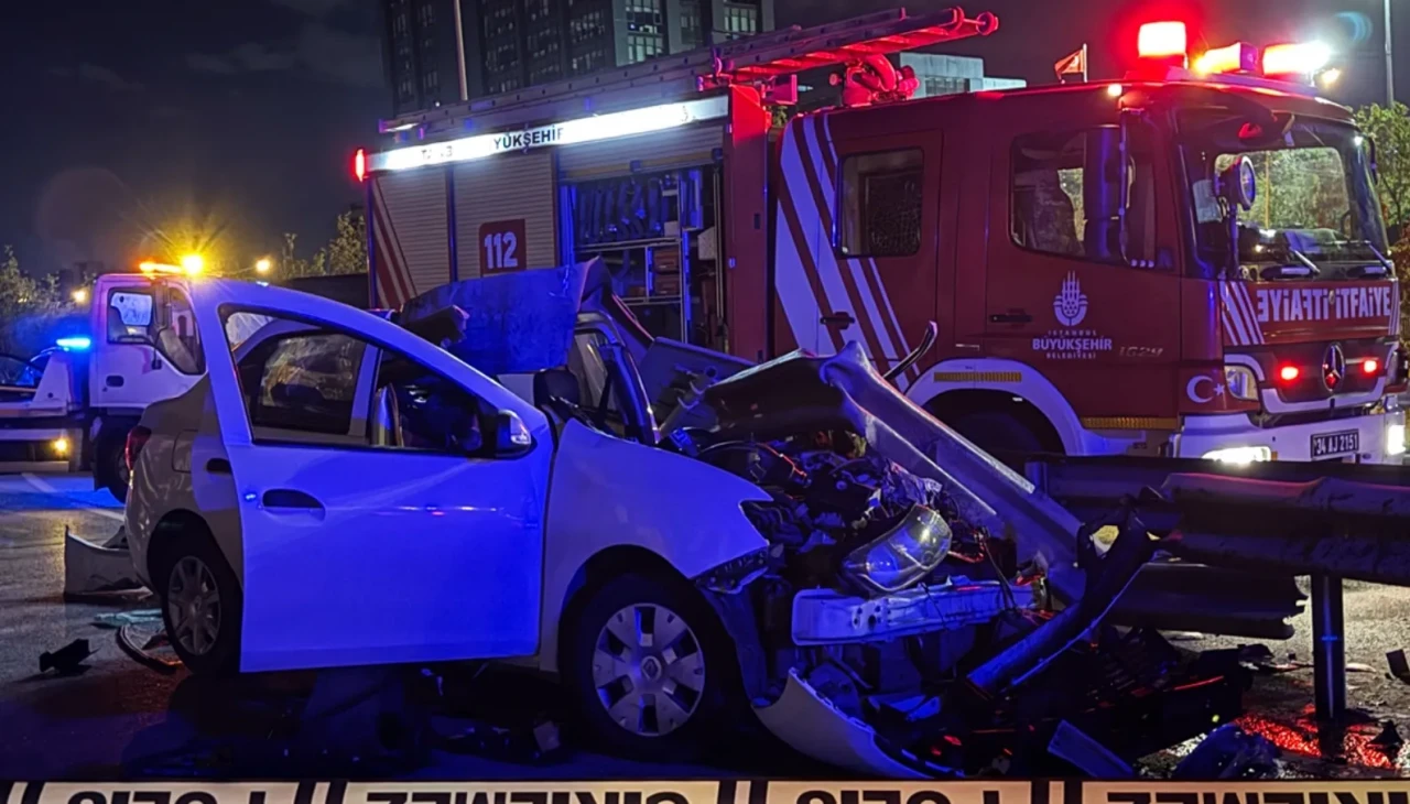 Otomobil bariyerlere saplandı: bir kişi olay yerinde hayatını kaybetti!