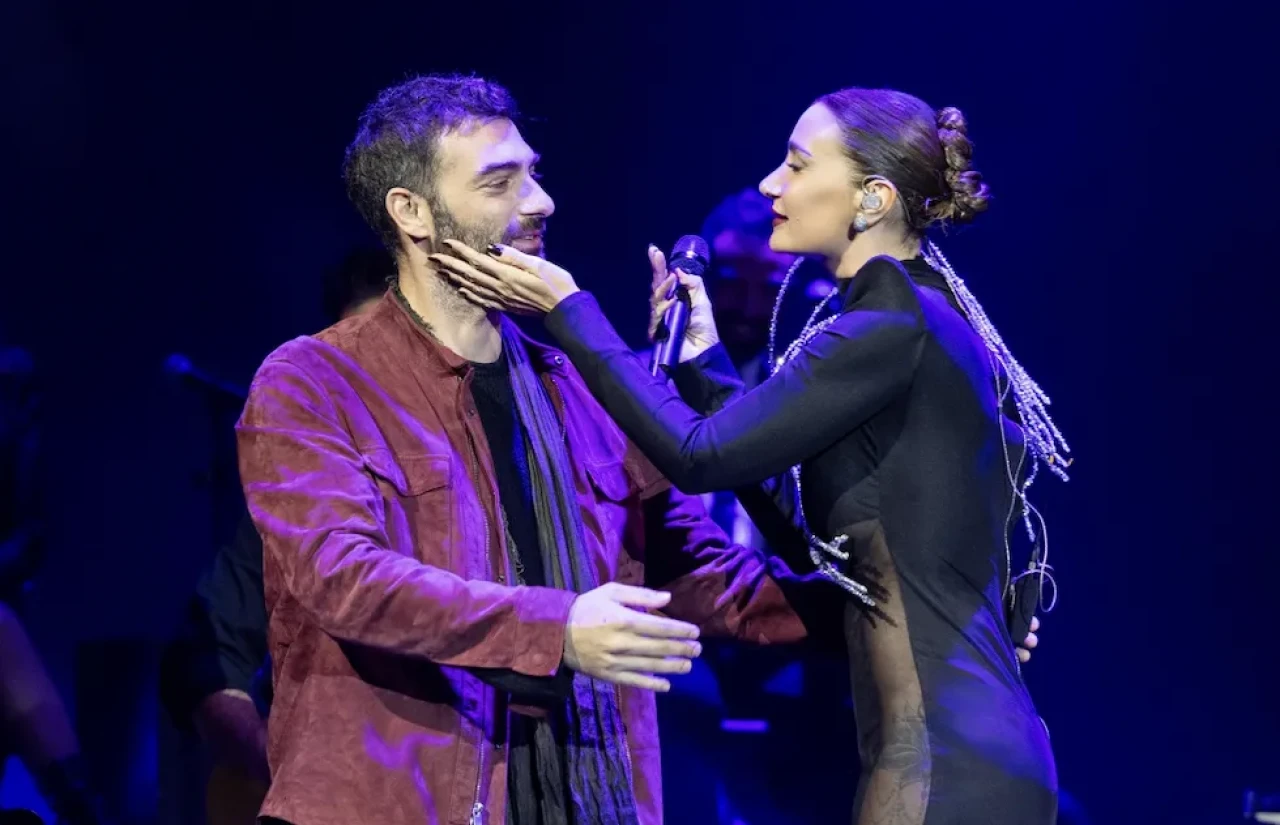 Sıla’dan Harbiye sahnesinde büyük sürpriz: 'Sevişmeden Uyumayalım' yeniden doğdu