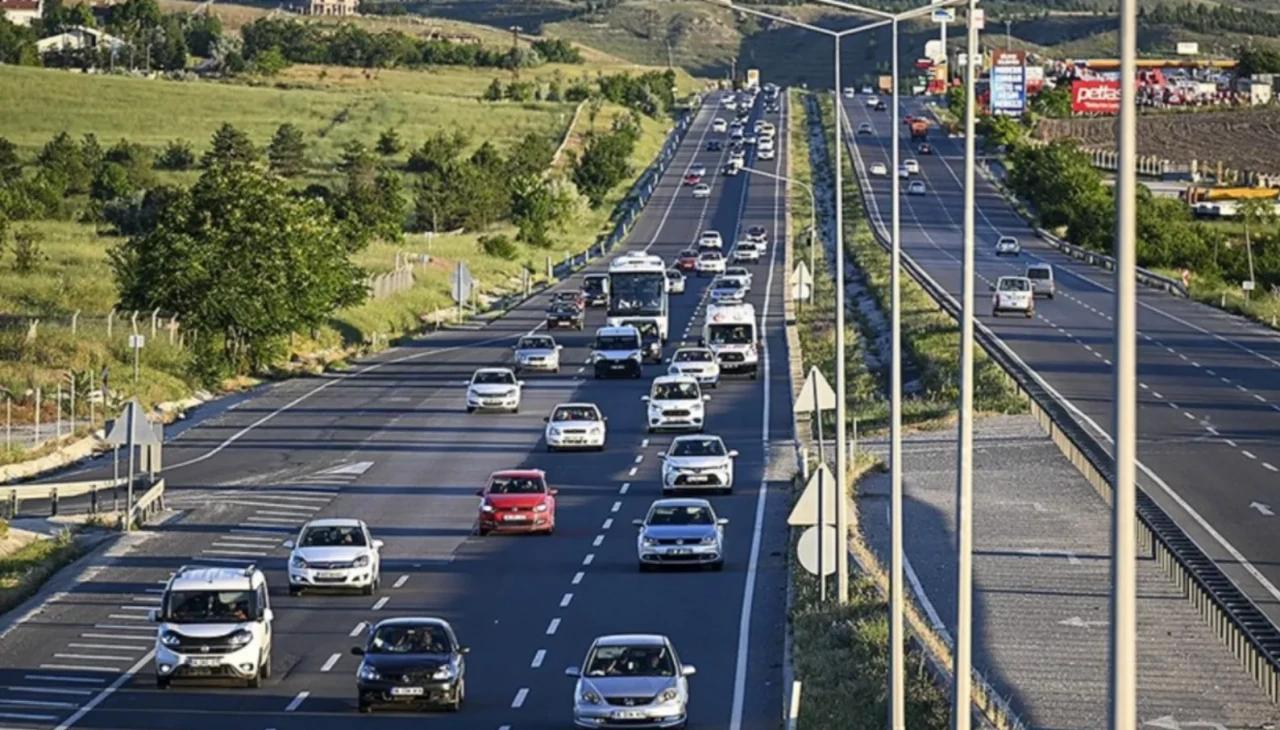 Yol çalışmaları nedeniyle bazı yollar tek şeride düştü trafik akışı değişti