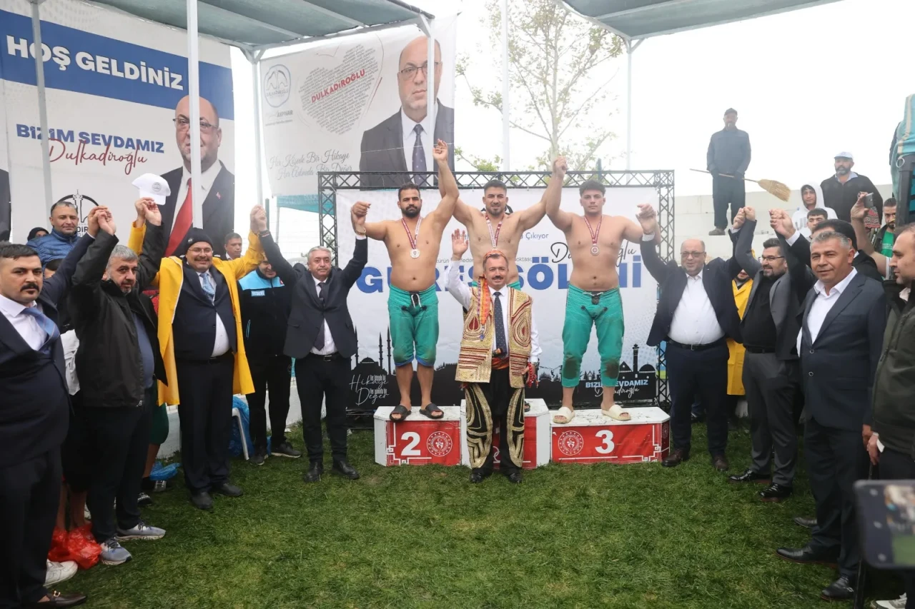 Kahramanmaraş’ta ata sporu şöleni: Güreş sahasında efsanevi mücadele