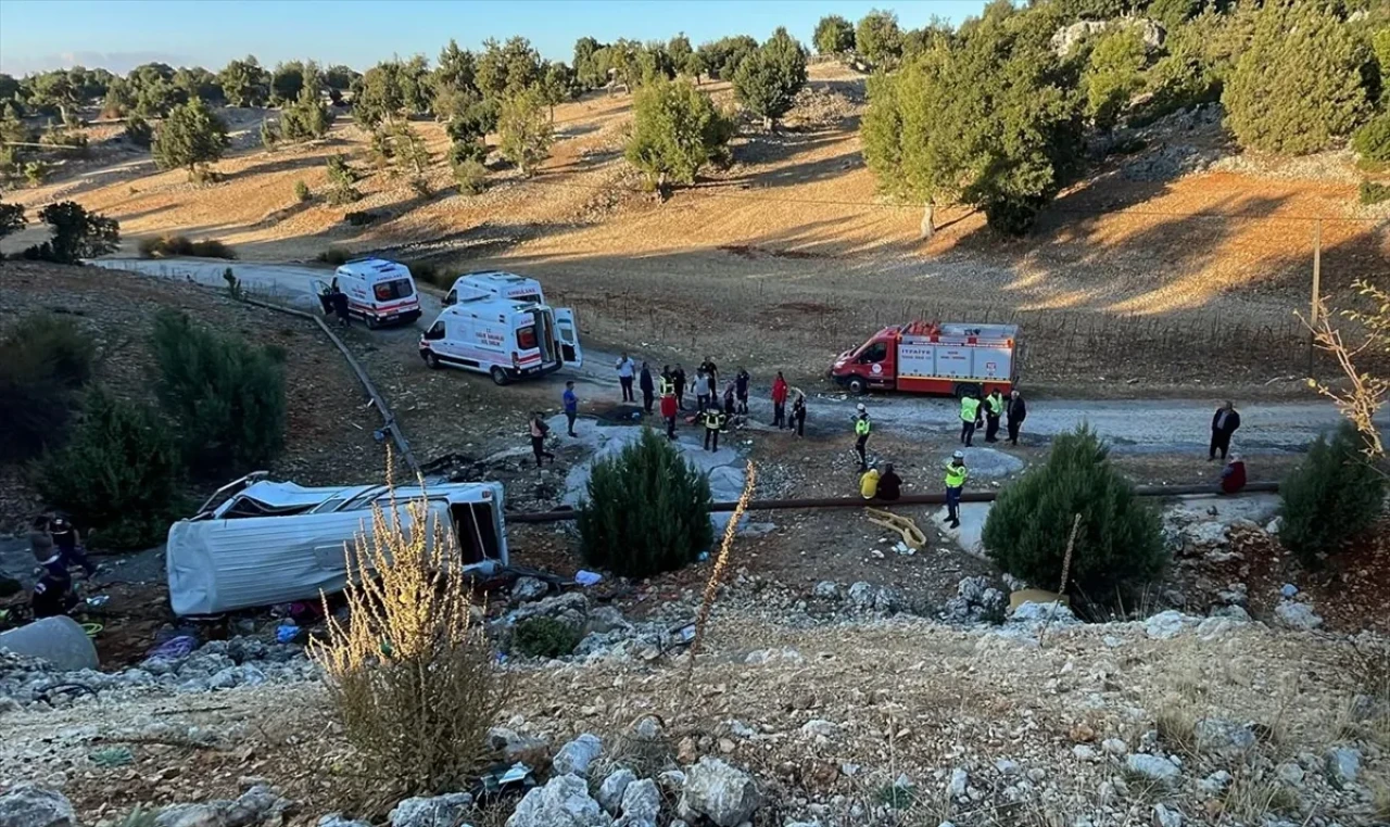 Mersin’de korkunç kaza: 5 can kaybı, 14 yaralı