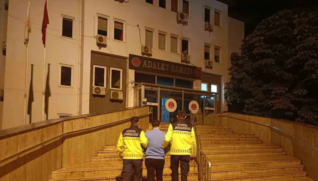 Kocaeli’de trafikte dehşet: Bebekli aracı sıkıştıran maganda tutuklandı!