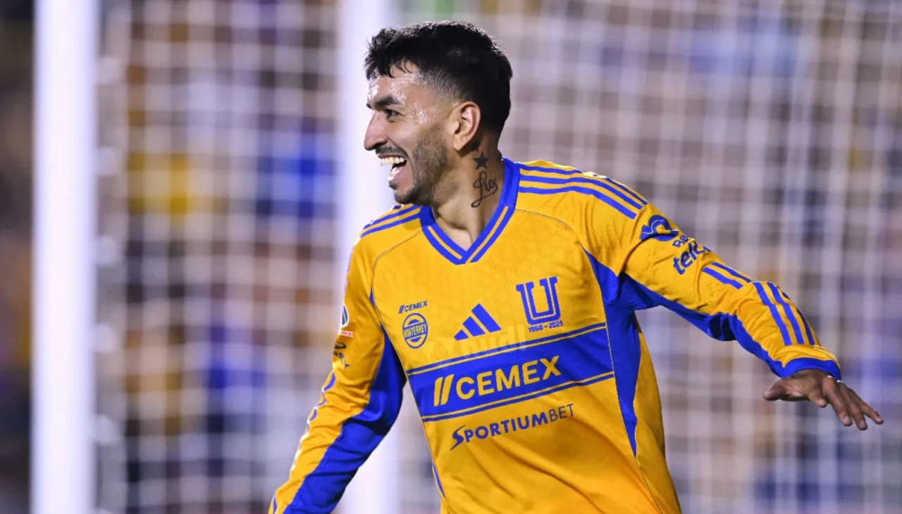 Angel Correa, Meksika’da evinin önünde ayıyla karşılaştı